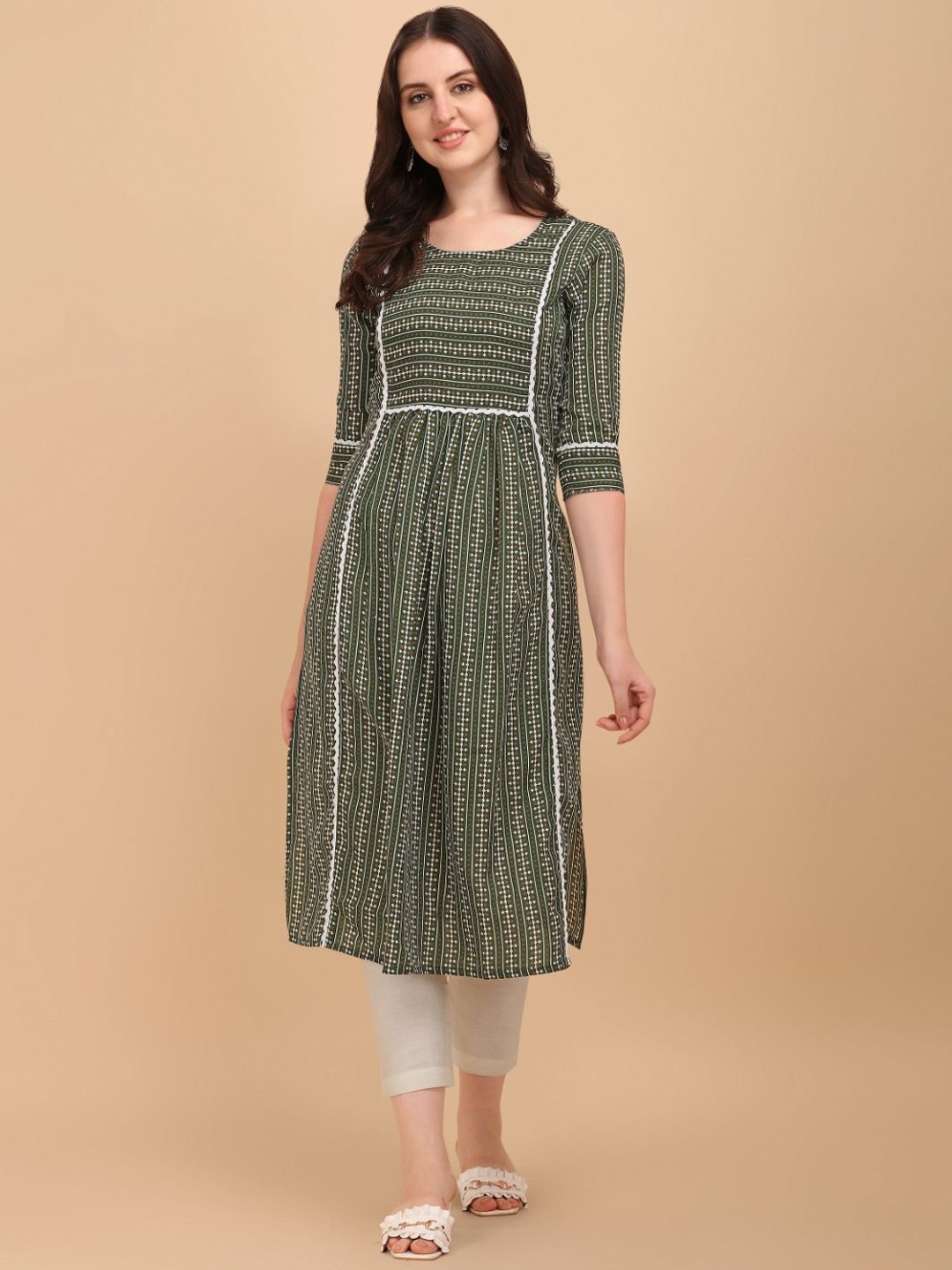 

NAINVISH Striped A-Line Kurta with Trousers, Green