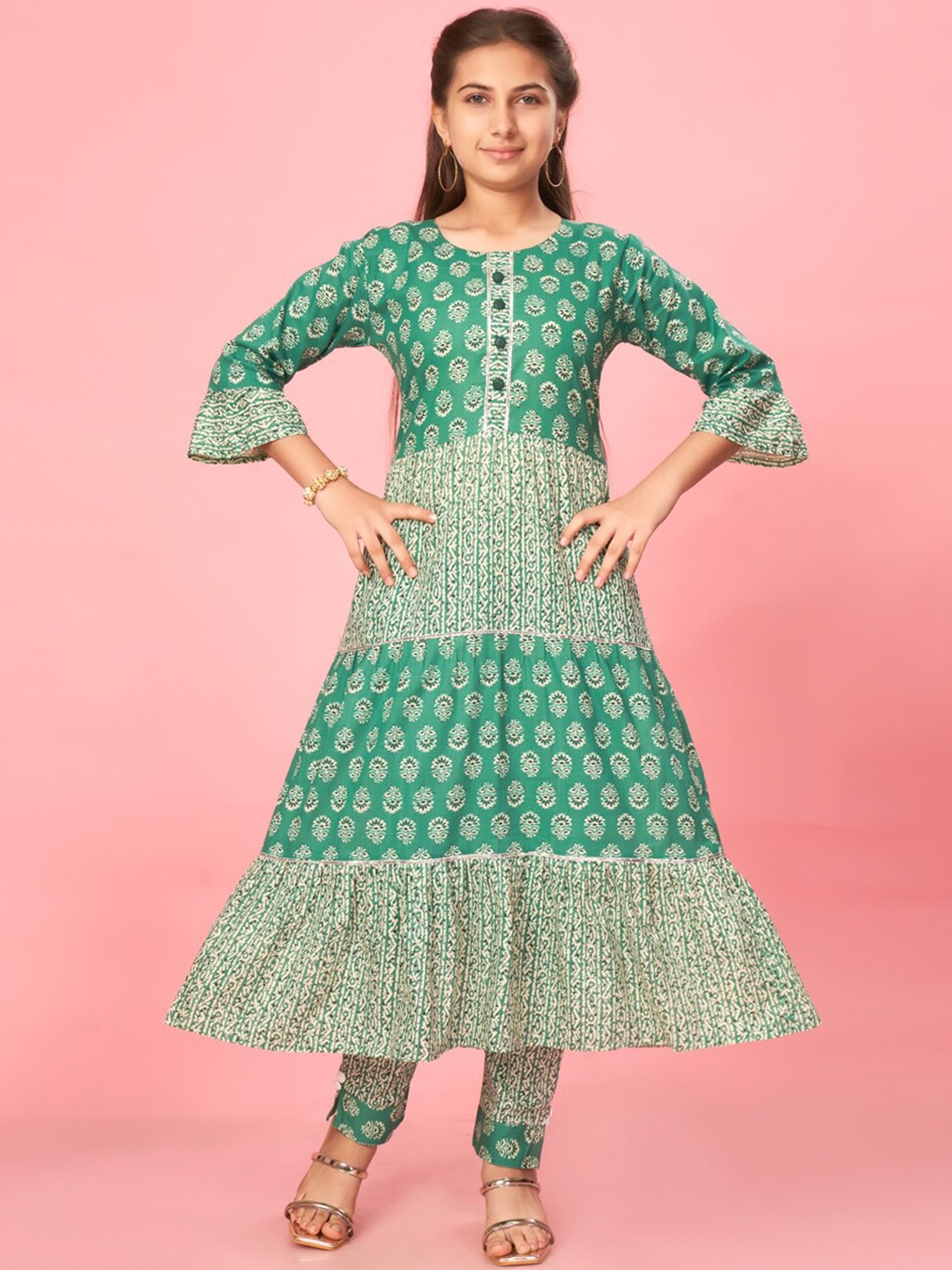 

Muhuratam Girls Floral Printed Tiered Pure Cotton Kurta, Green