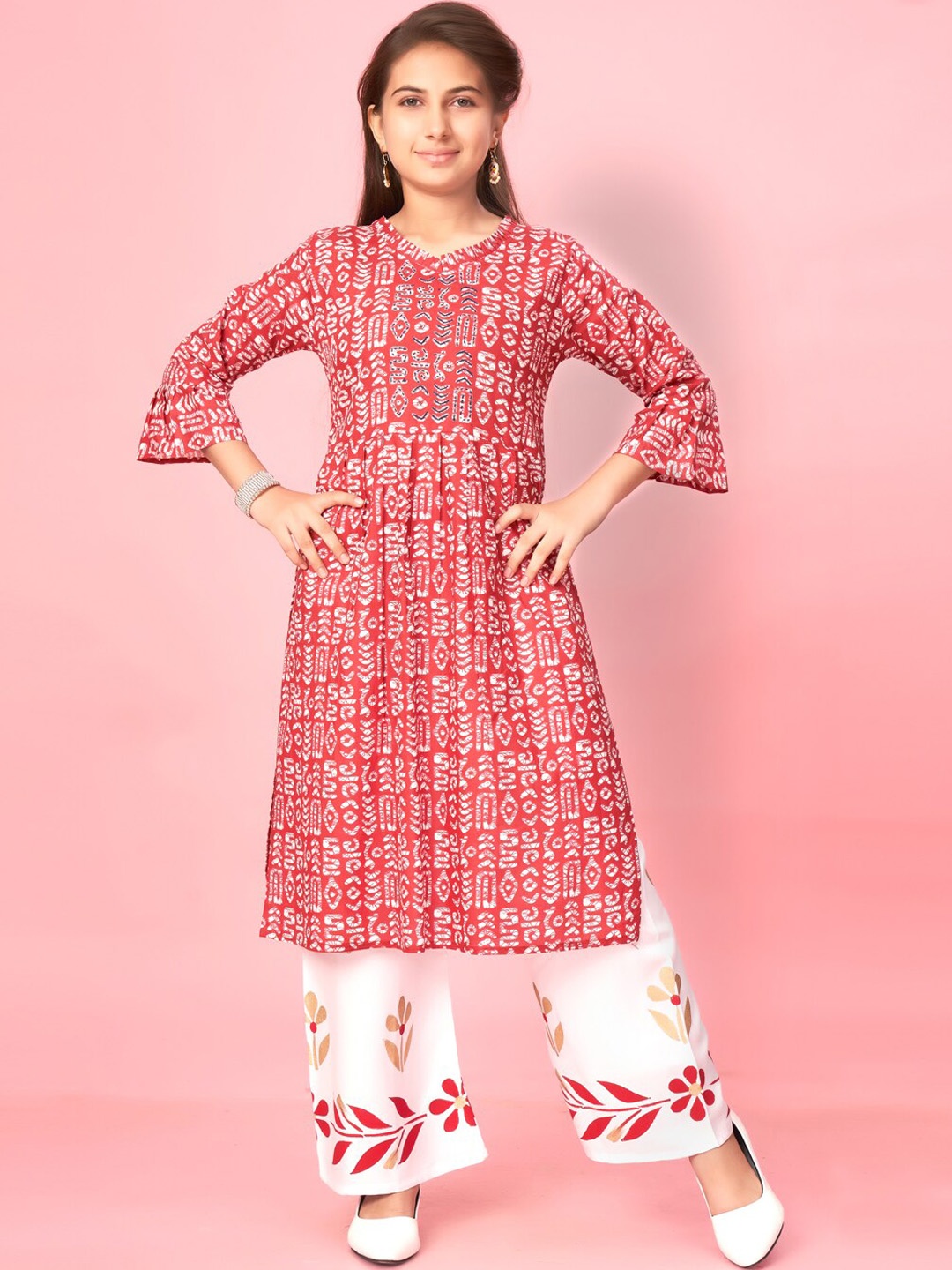 

Muhuratam Girls Geometric Printed Flared Sleeves Cotton Kurta, Coral