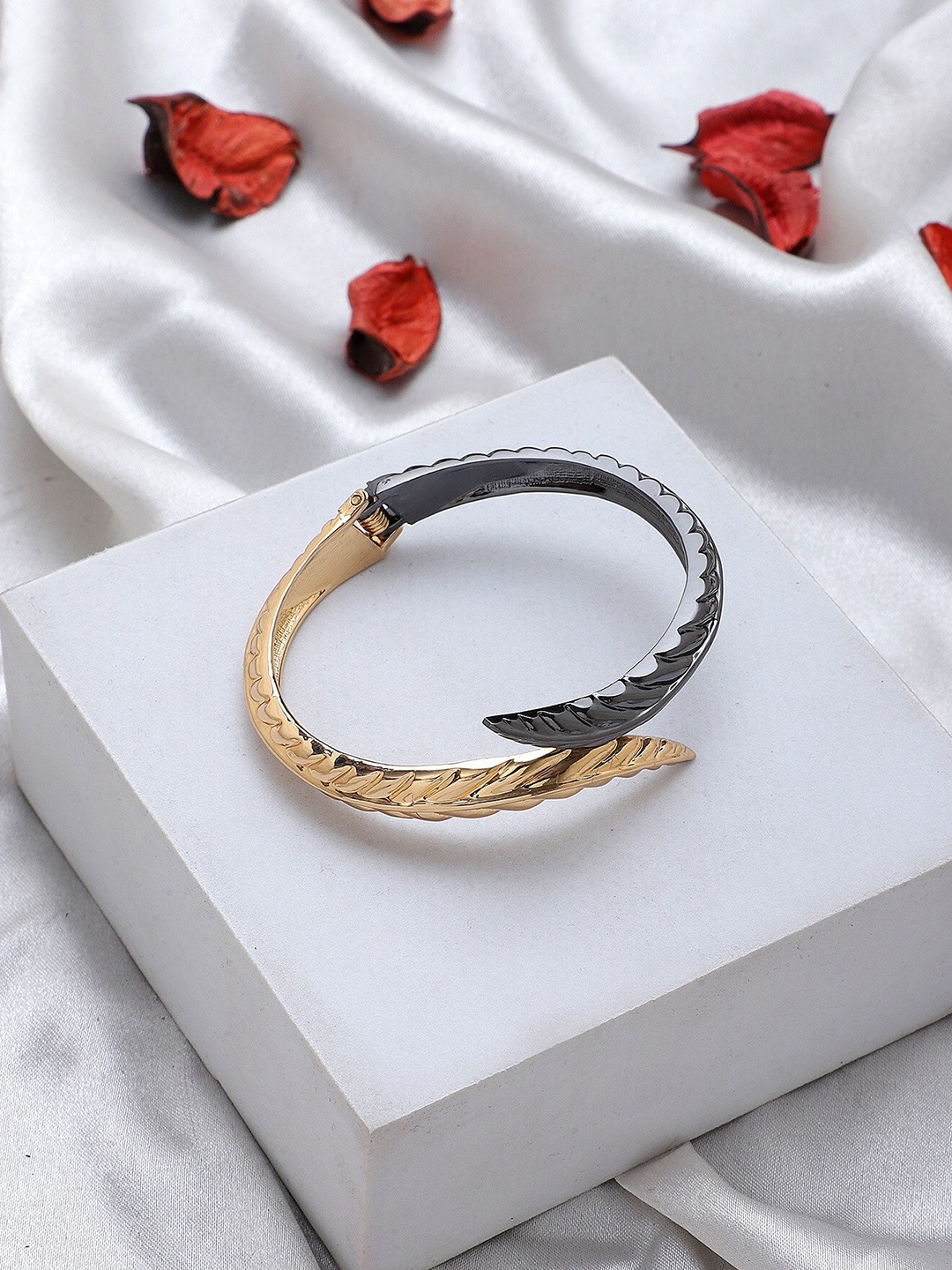 

Mali Fionna Gold-Plated Bangle-Style Bracelet