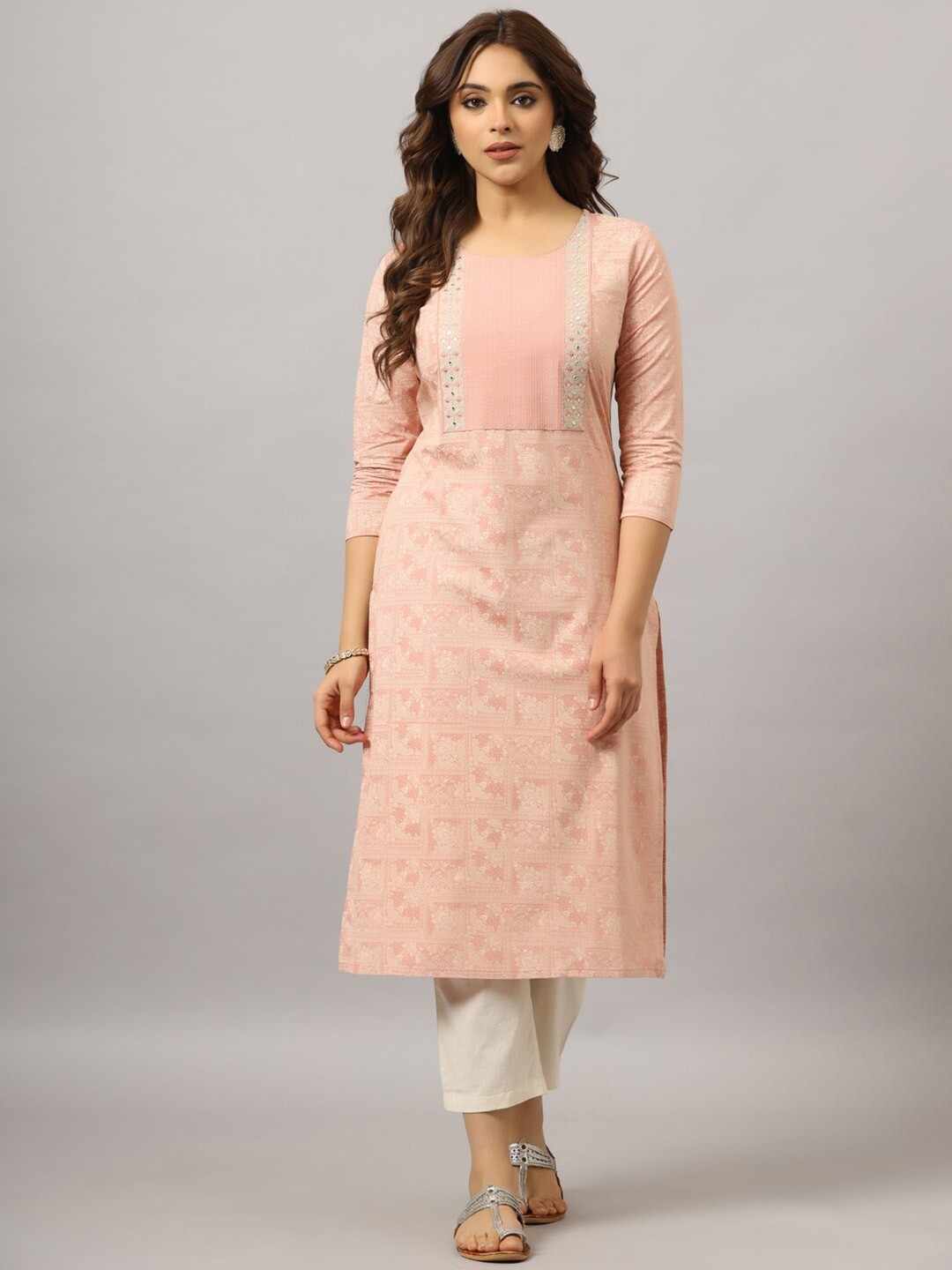 

Amchoor Ethnic Motifs Printed Sequinned Straight Kurta, Peach