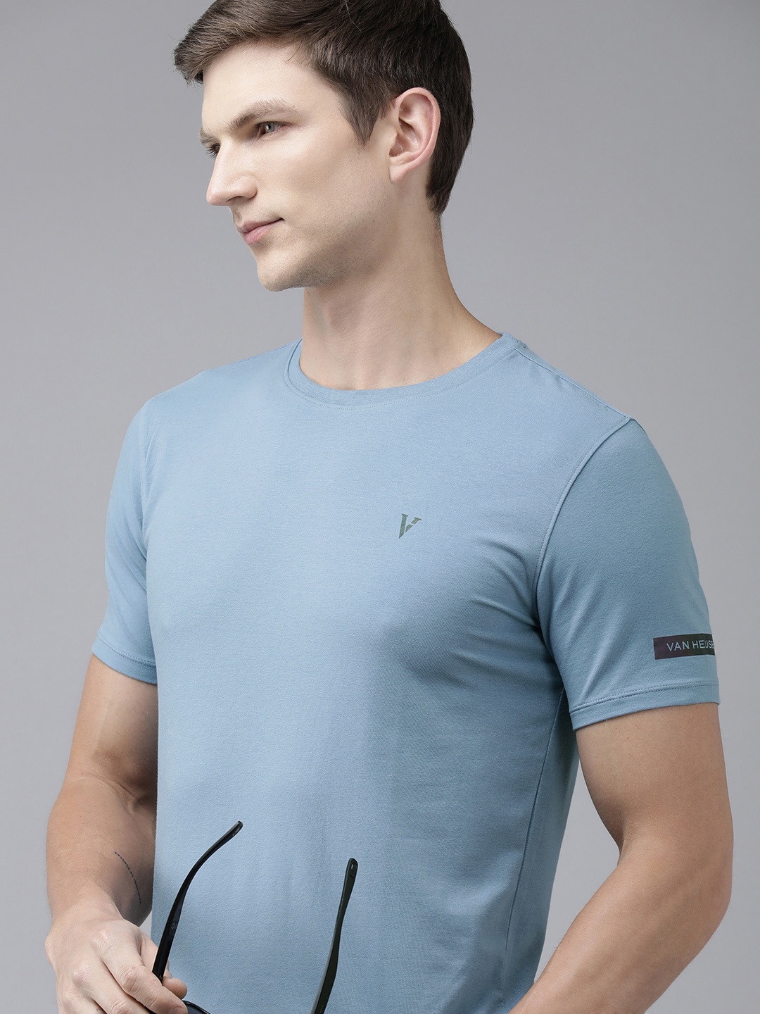 

V Dot Men Solid Slim Fit T-shirt, Turquoise blue