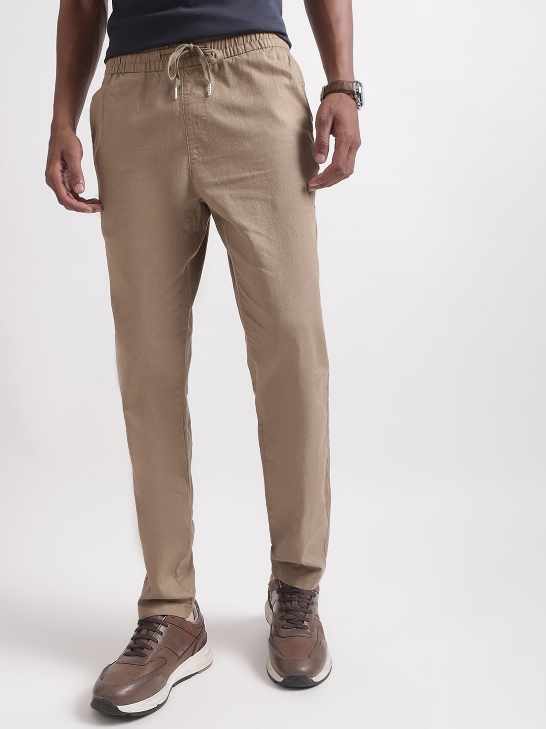

Matinique Men Mid Rise Drawstring Linen Trousers, Brown