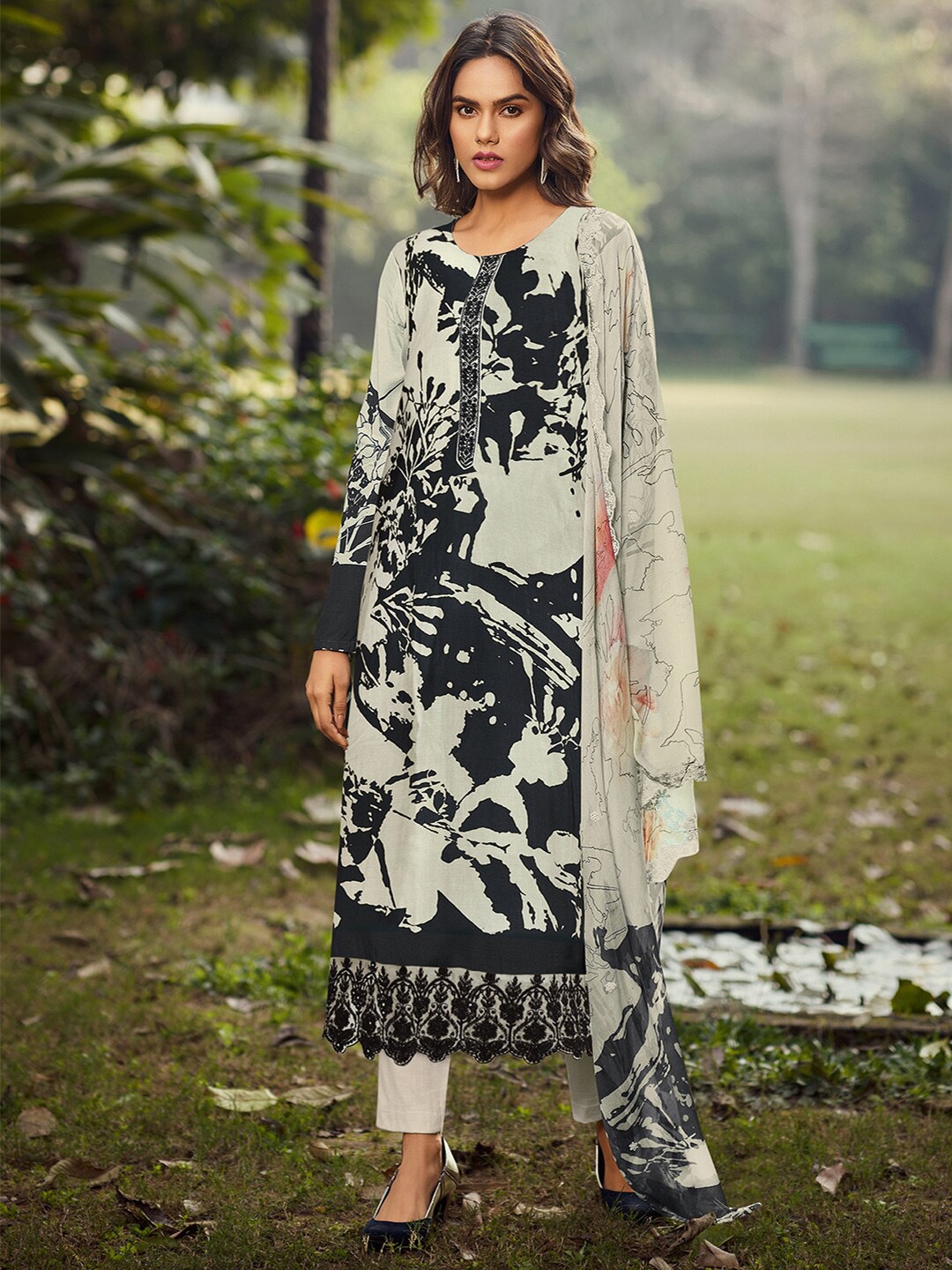 

Stylee LIFESTYLE Printed Pure Silk Unstitched Dress Material, Grey