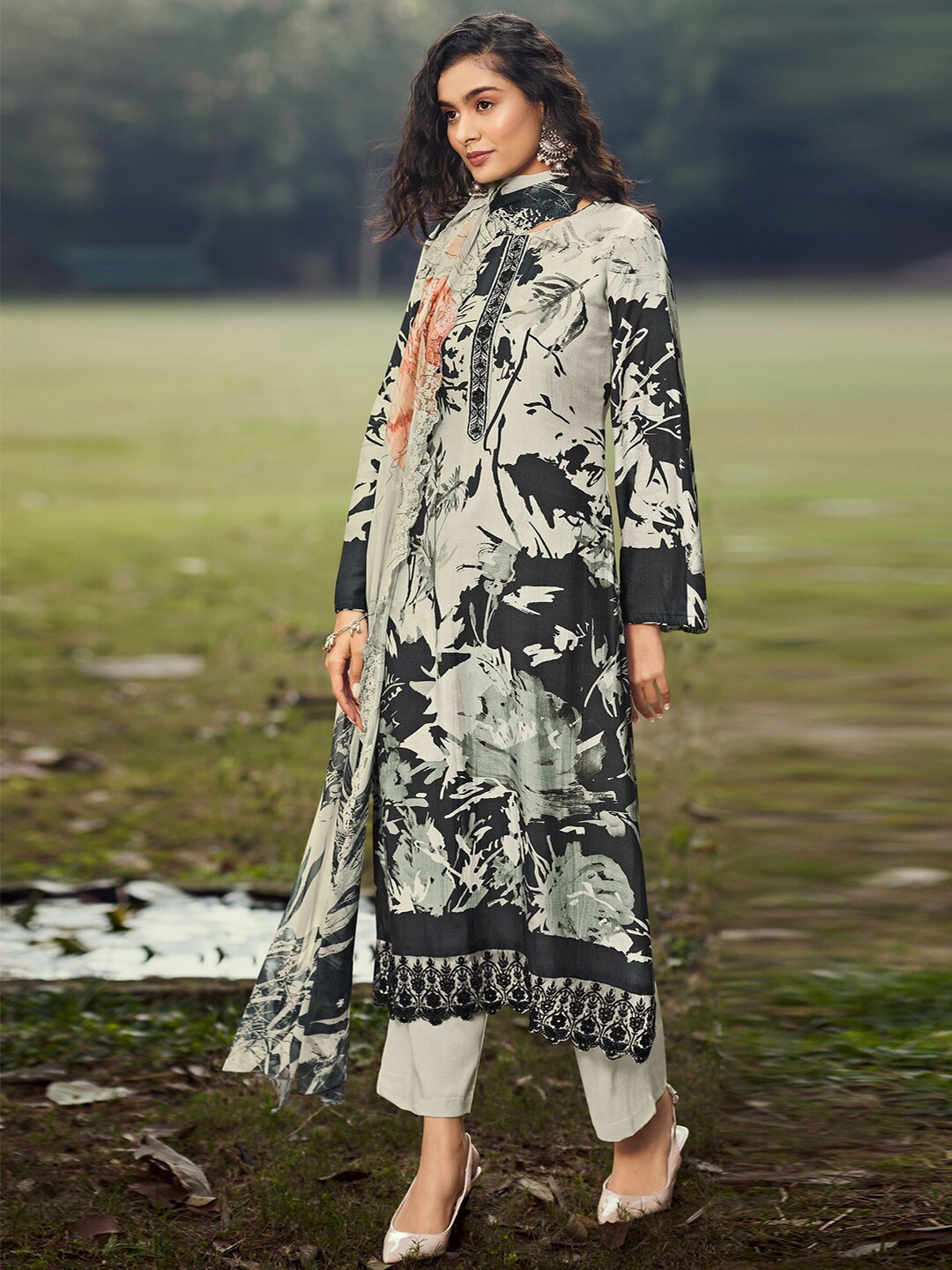 

Stylee LIFESTYLE Printed Pure Silk Unstitched Dress Material, Grey