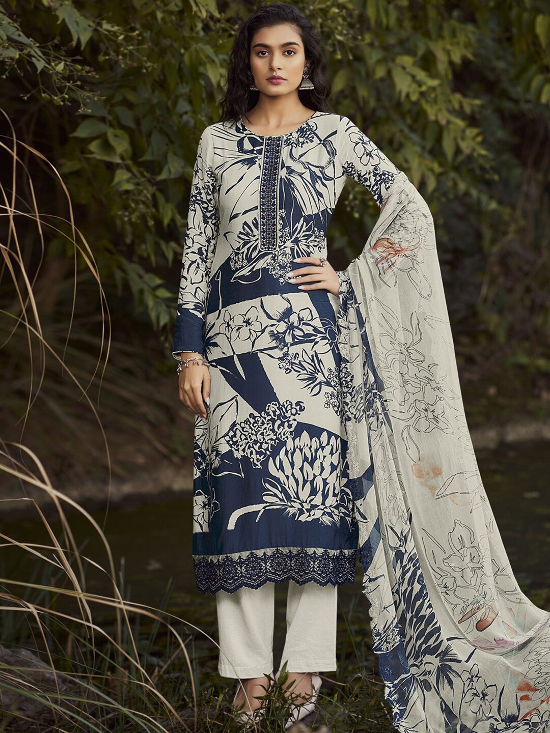 

Stylee LIFESTYLE Digital Printed Pure Silk Unstitched Dress Material, White