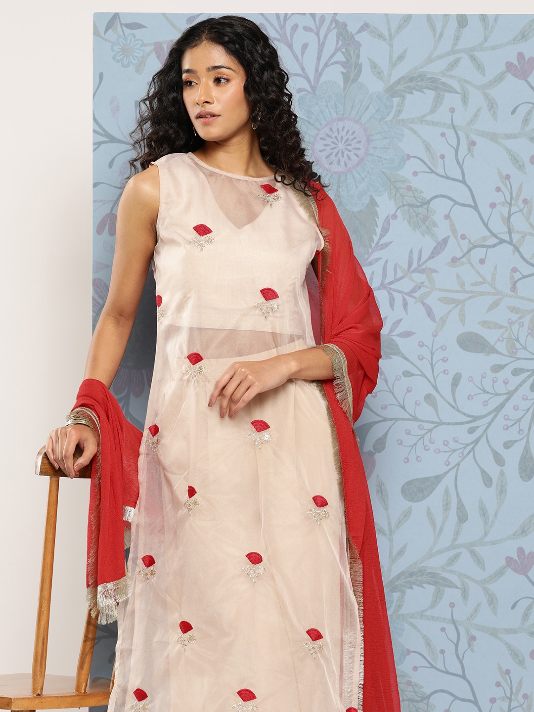 

Varanga Ethnic Motifs Embroidered Regular Kurta with Palazzos & With Dupatta, Beige