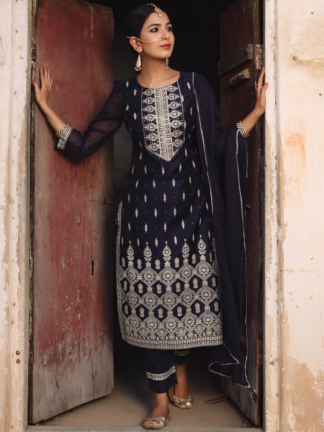 

SCAKHI Ethnic Motifs Printed Gotta Patti Kurta With Trousers & Dupatta, Navy blue