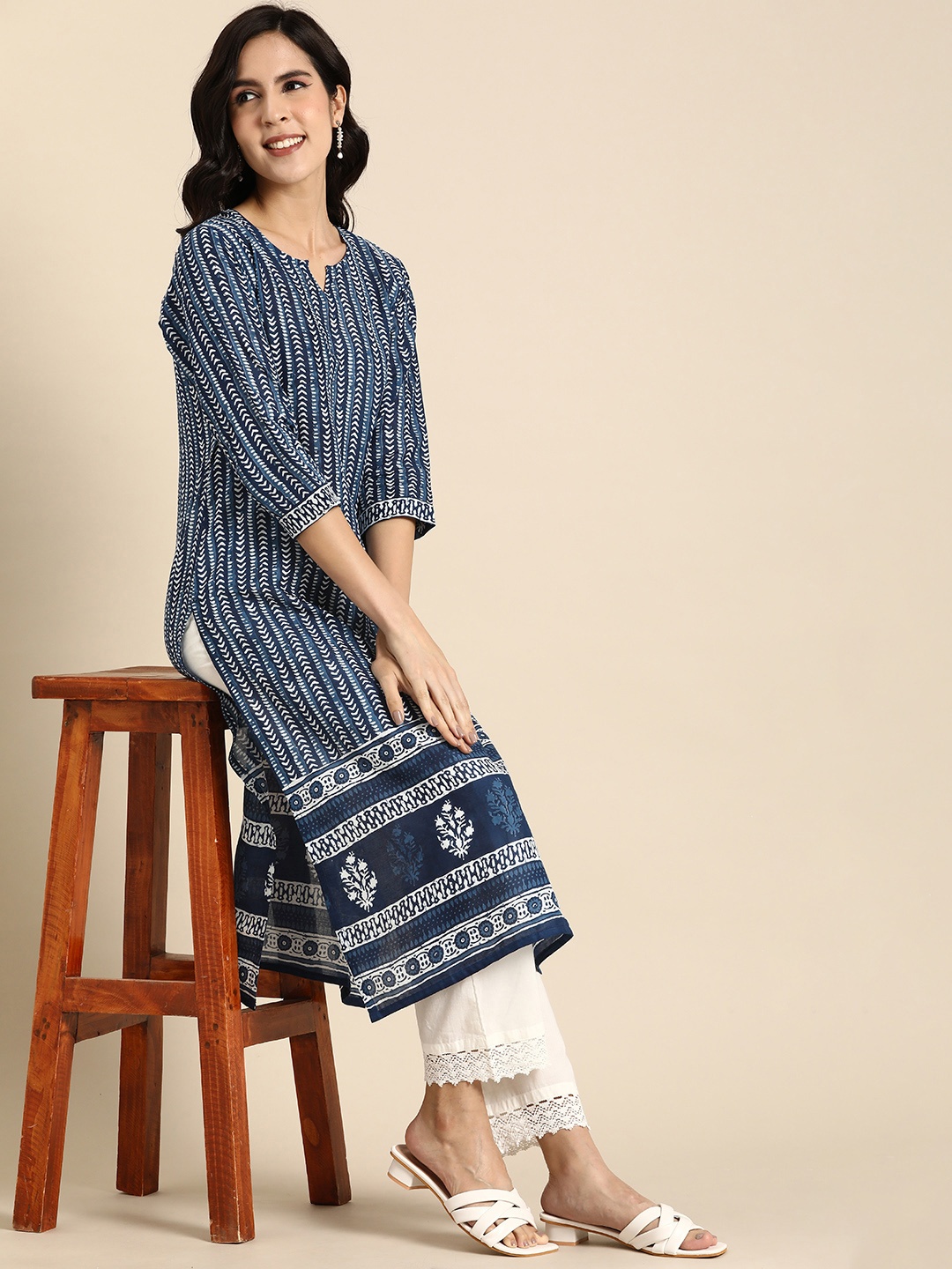 

Anouk Women Geometric Dyed Cotton Kurta, Navy blue