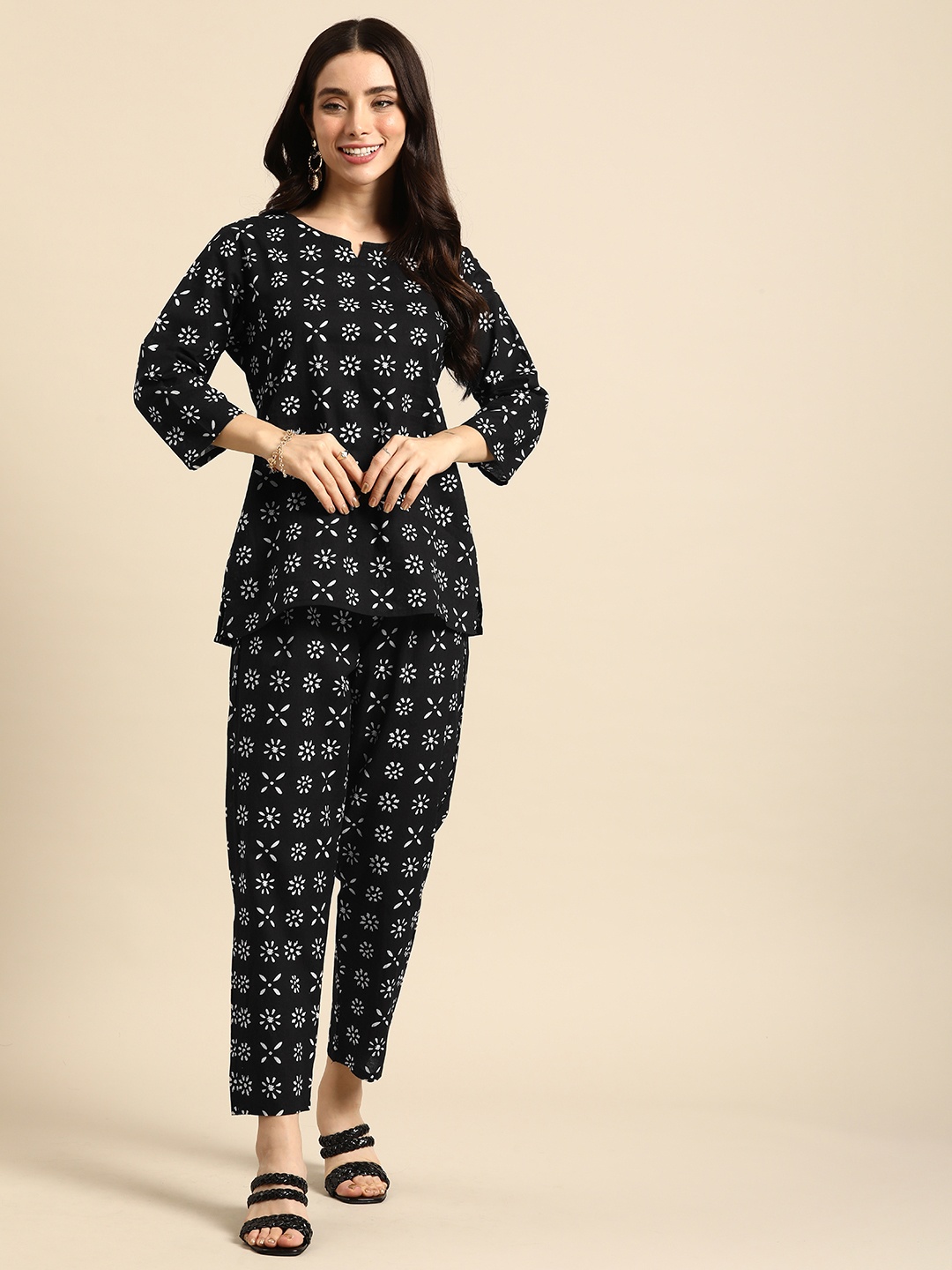 

Anouk Women Floral Printed Regular Pure Cotton Kurti with Trousers, Black