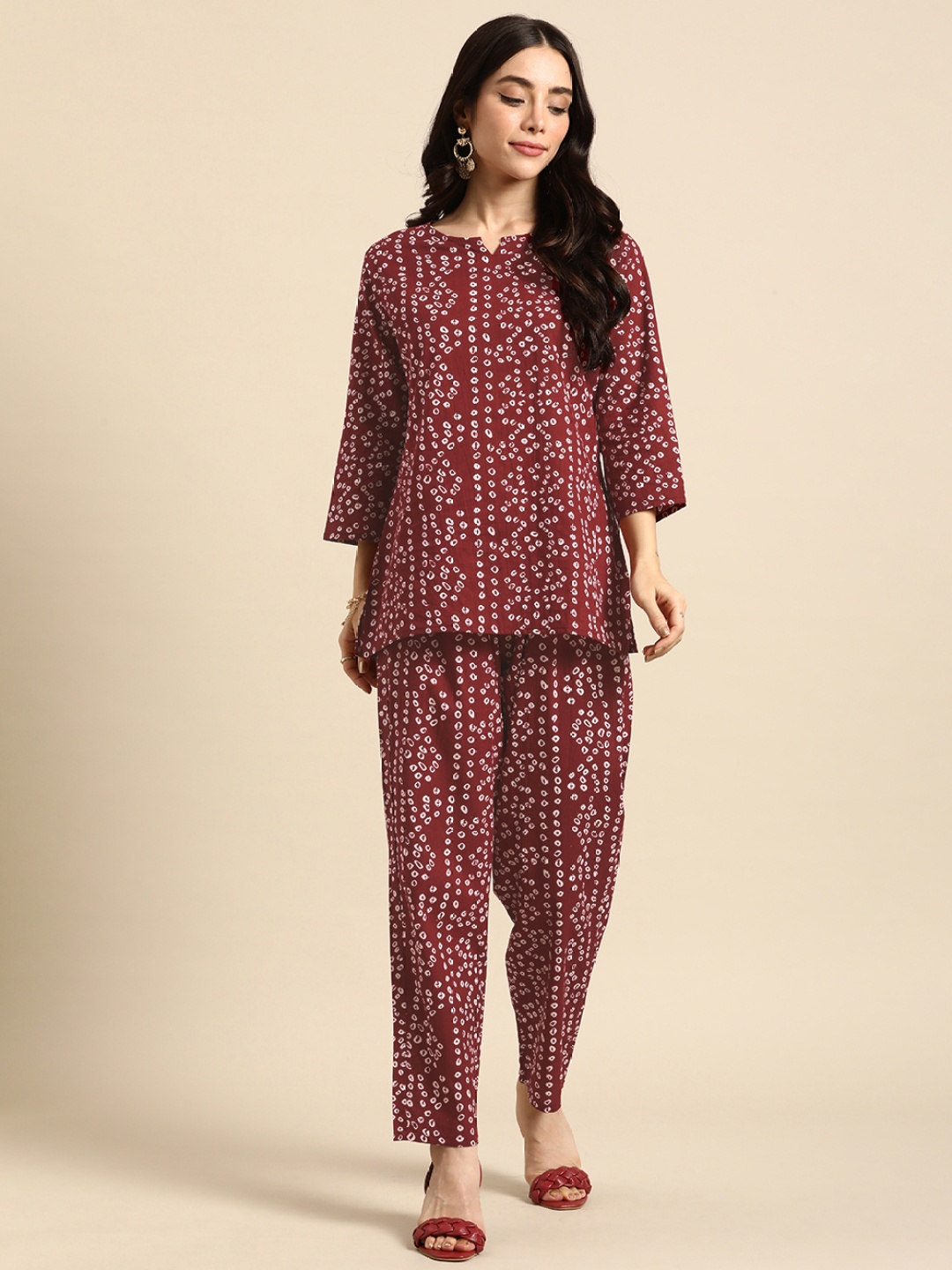 

Anouk Women Bandhani Printed Regular Pure Cotton Kurti with Trousers, Maroon