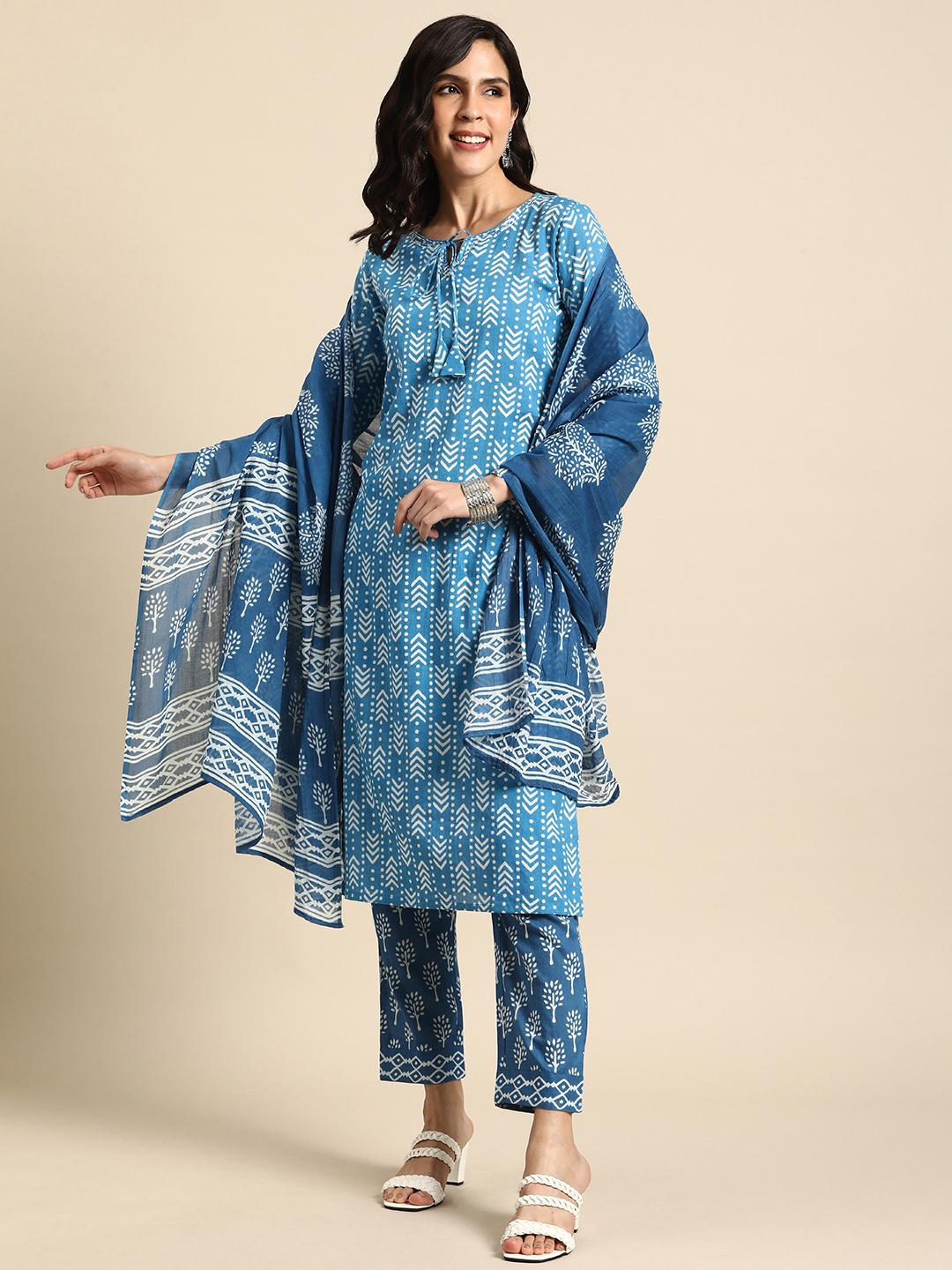 

Anouk Women Printed Regular Pure Cotton Kurta with Trousers & With Dupatta, Turquoise blue