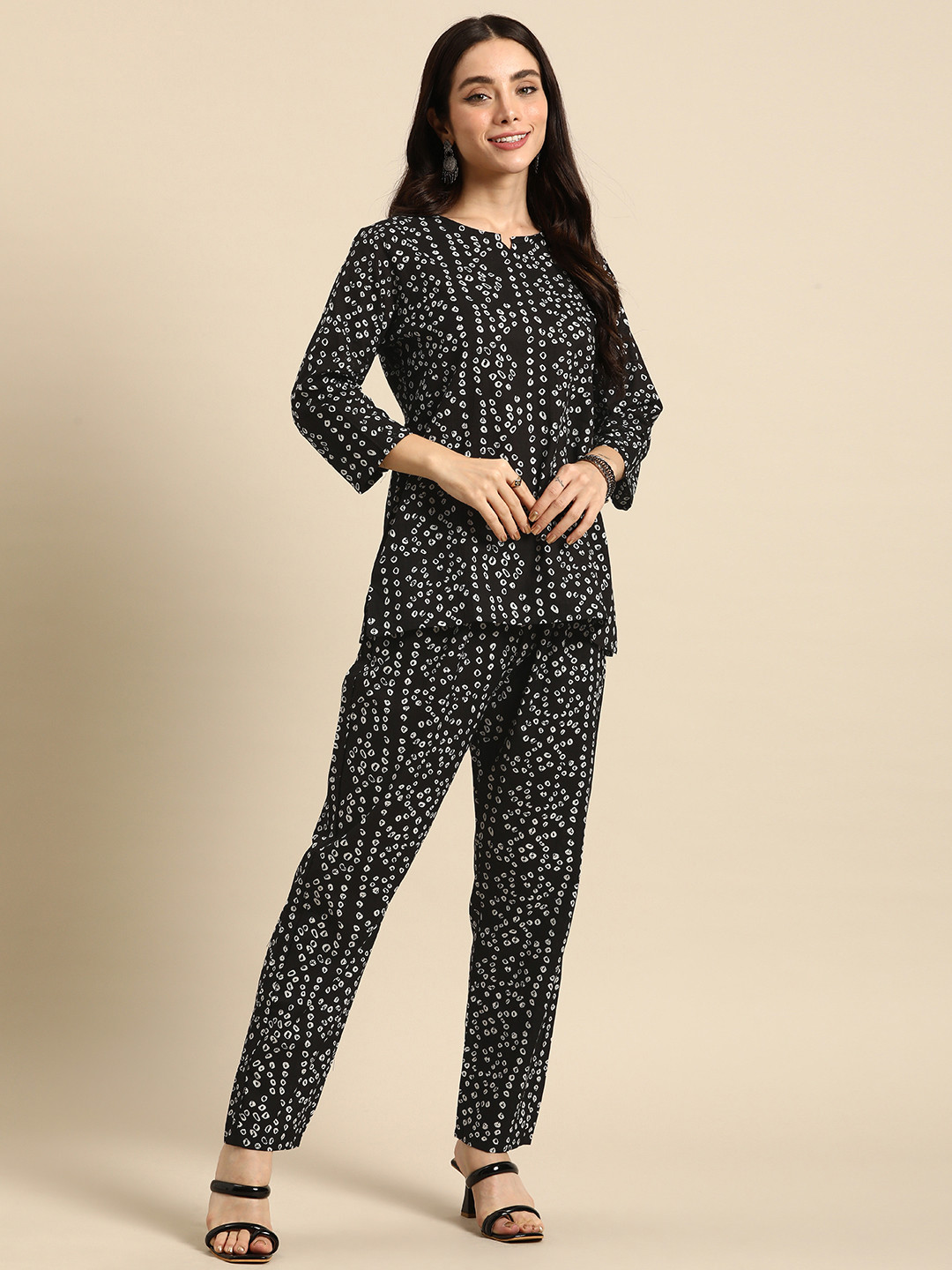 

Anouk Women Bandhani Printed Regular Pure Cotton Kurti with Trousers, Black