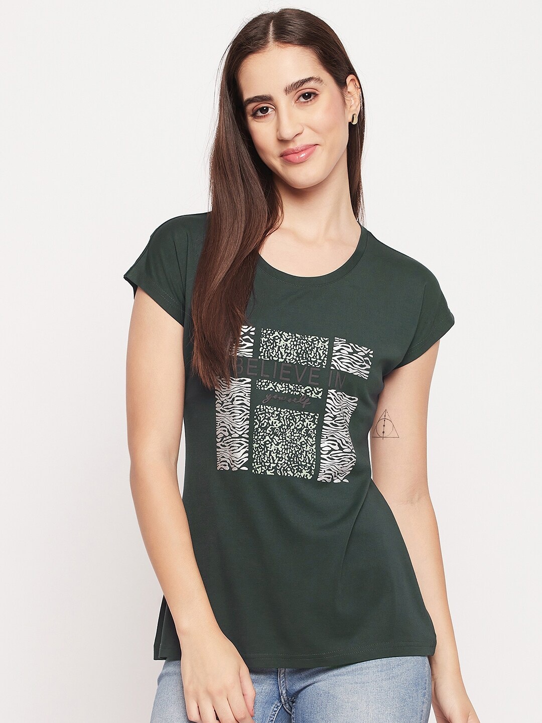 

Okane Graphic Printed Extended Sleeves T-shirt, Green