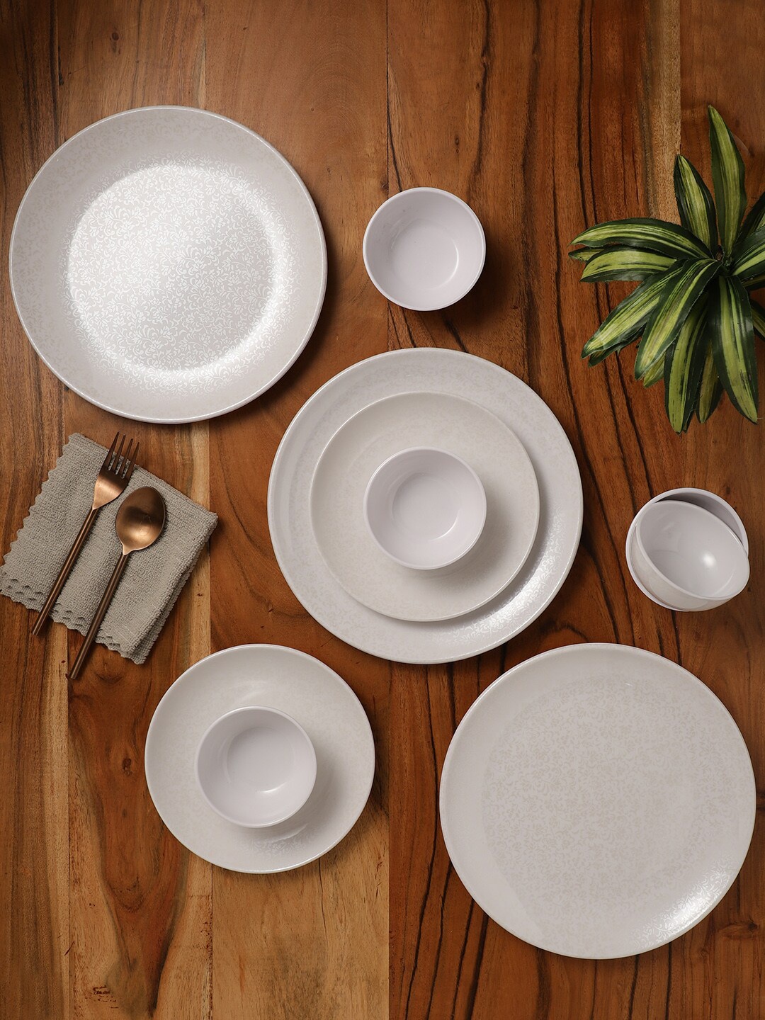 

CDI 18 Pieces White Printed Melamine Glossy Dinner Set