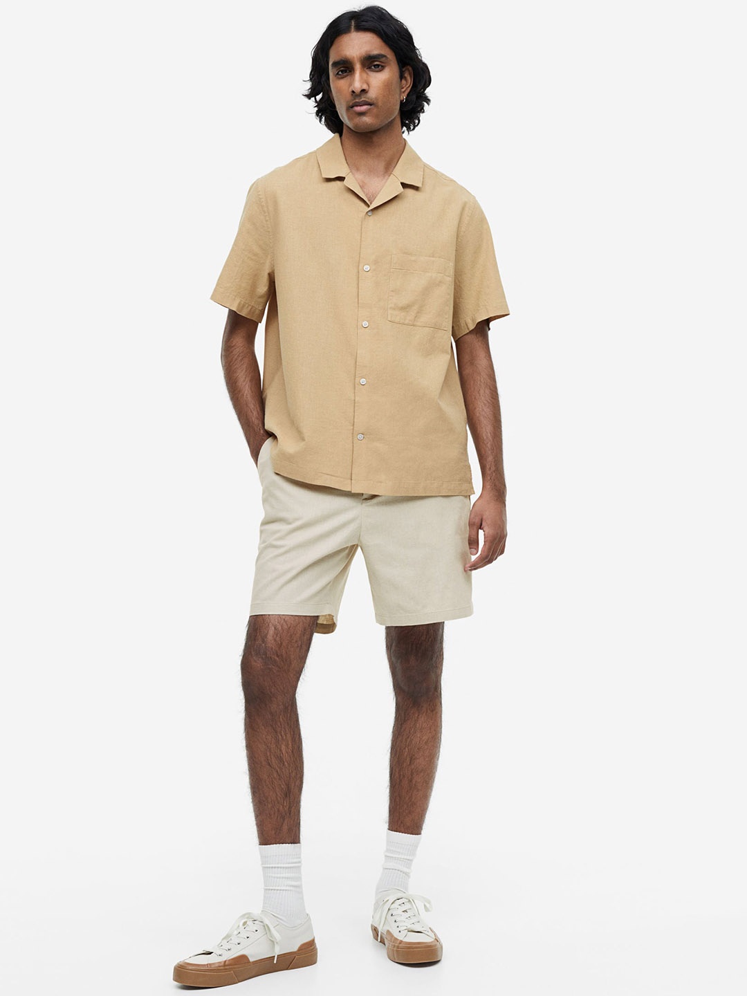

H&M Men Regular Fit Linen-Blend Shorts, Beige