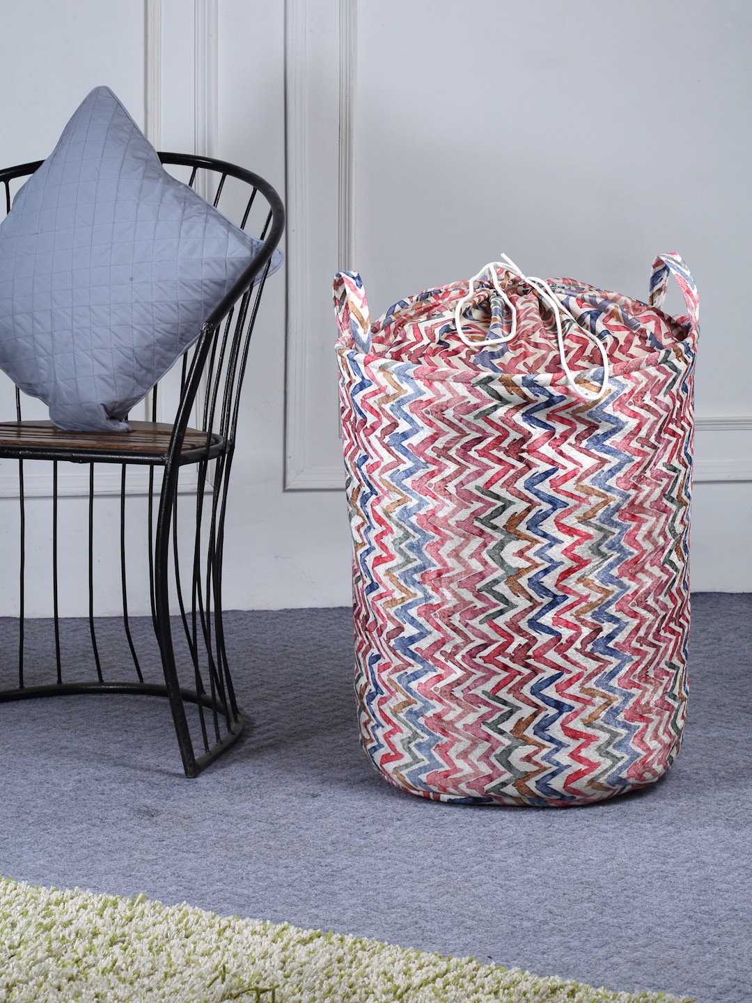 

FABINALIV White & Pink Abstract Printed Foldable Laundry Bag