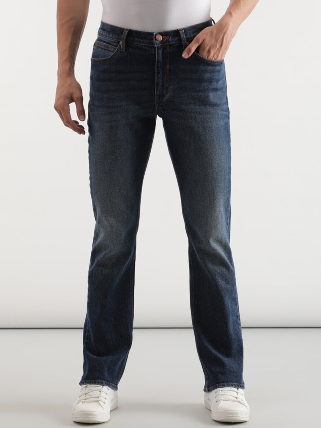 

Lee Men Rodeo Mid-Rise Light Fade Stretchable Cotton Jeans, Blue