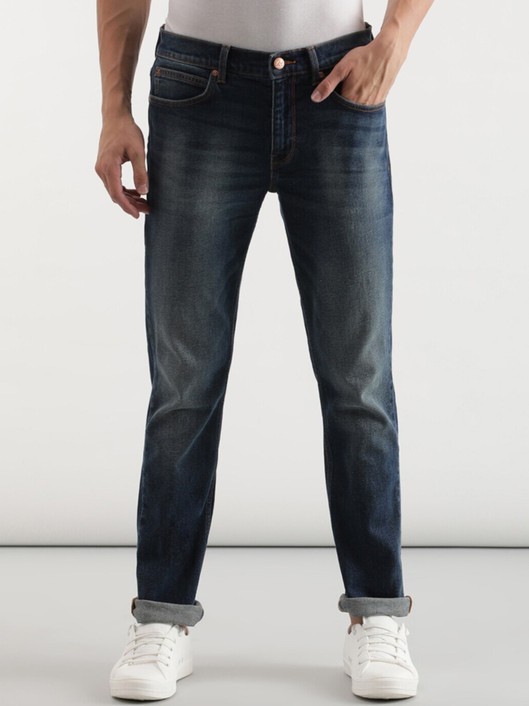 

Lee Men Blue Slim Fit Low Distress Light Fade Stretchable Jeans
