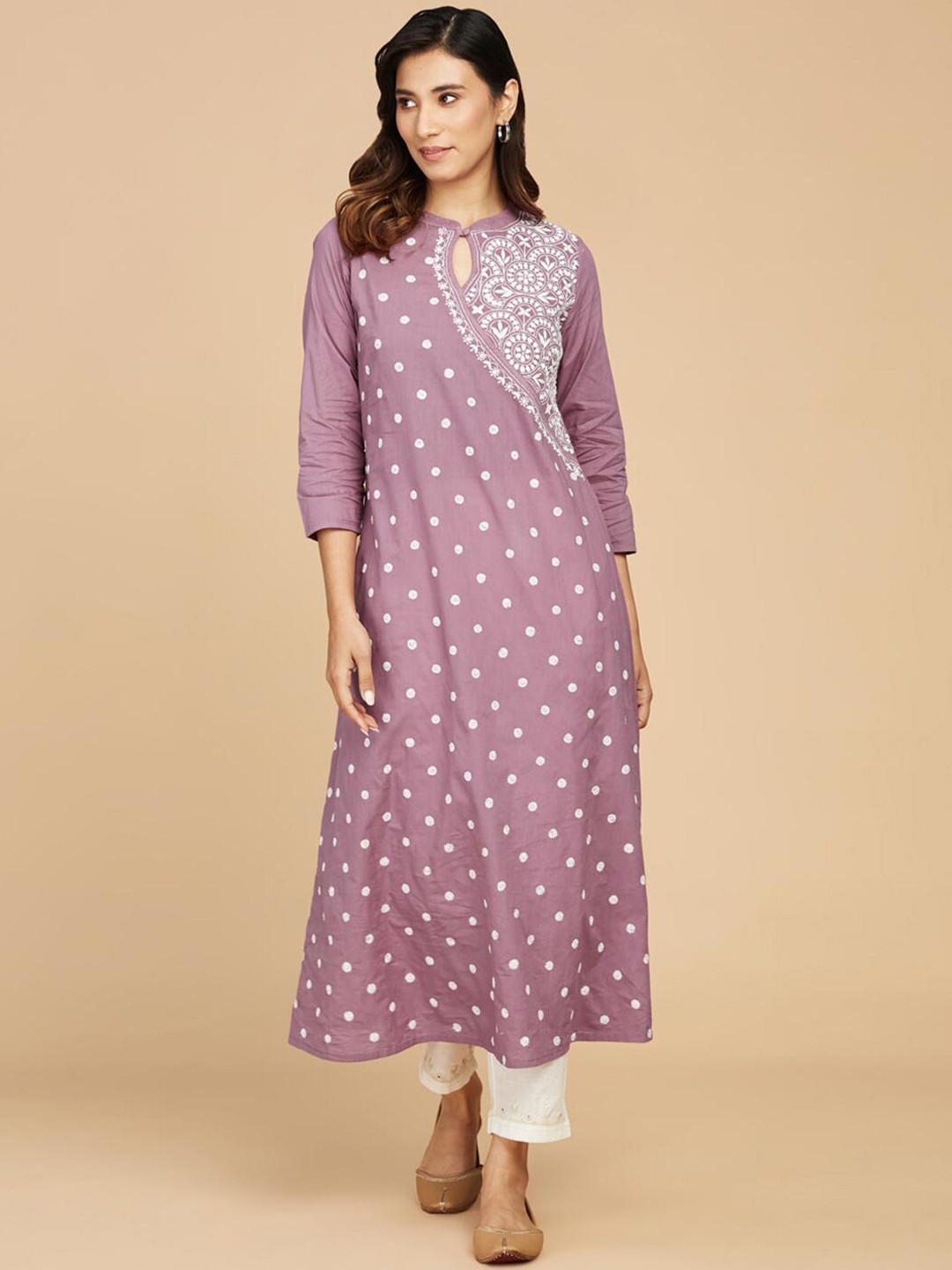 

Fabindia Keyhole Neck Floral Embroidered Chikankari Pure Cotton Kurta, Purple