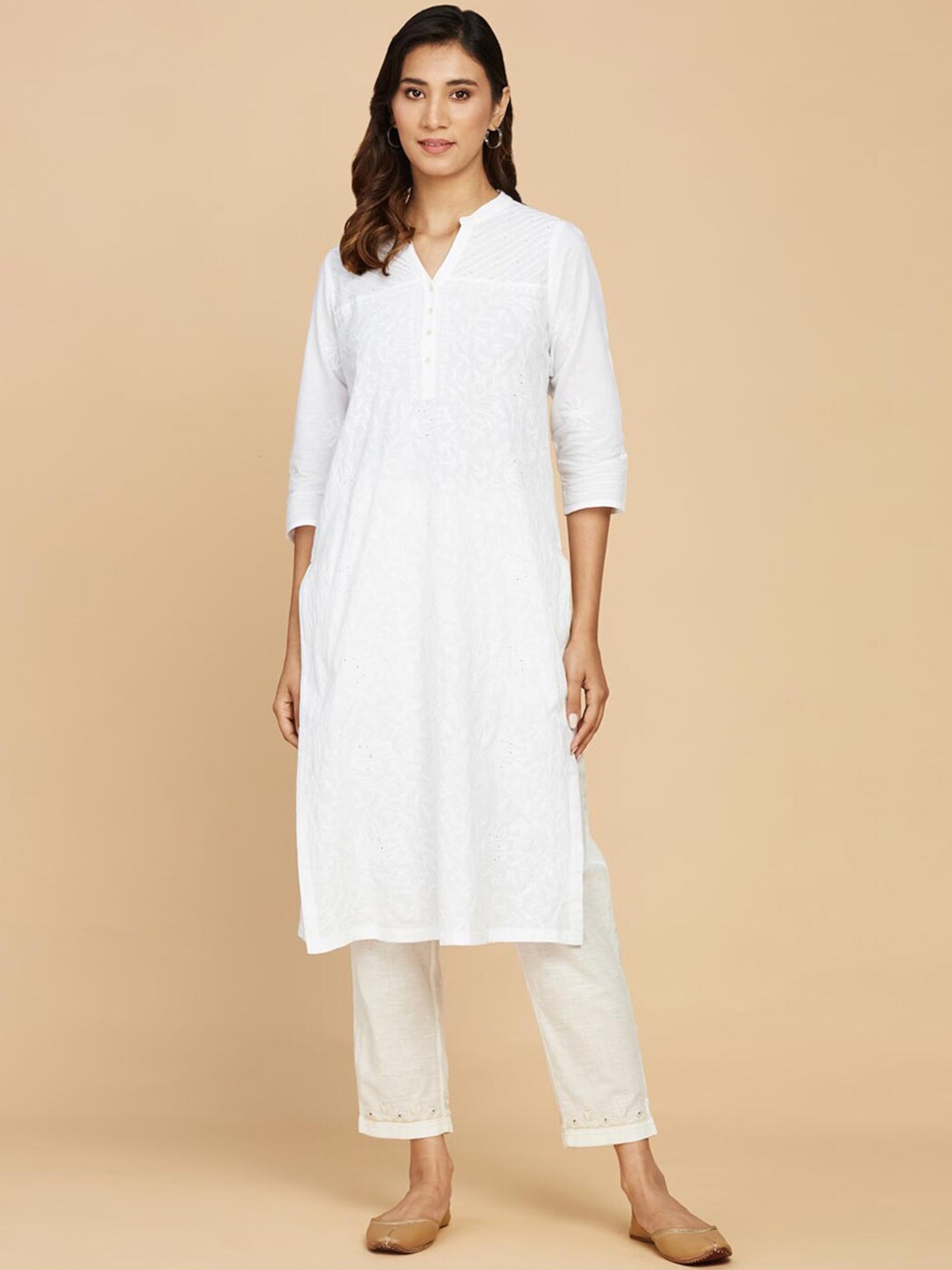 

Fabindia Mandarin Collar Floral Embroidered Chikankari Pure Cotton Kurta, White