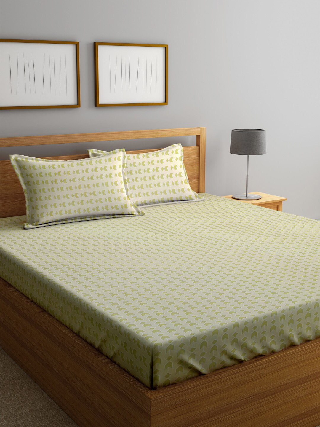 

KLOTTHE Green & White Geometric Printed 300TC Double King Bedsheet With 2 Pillow Covers, Olive