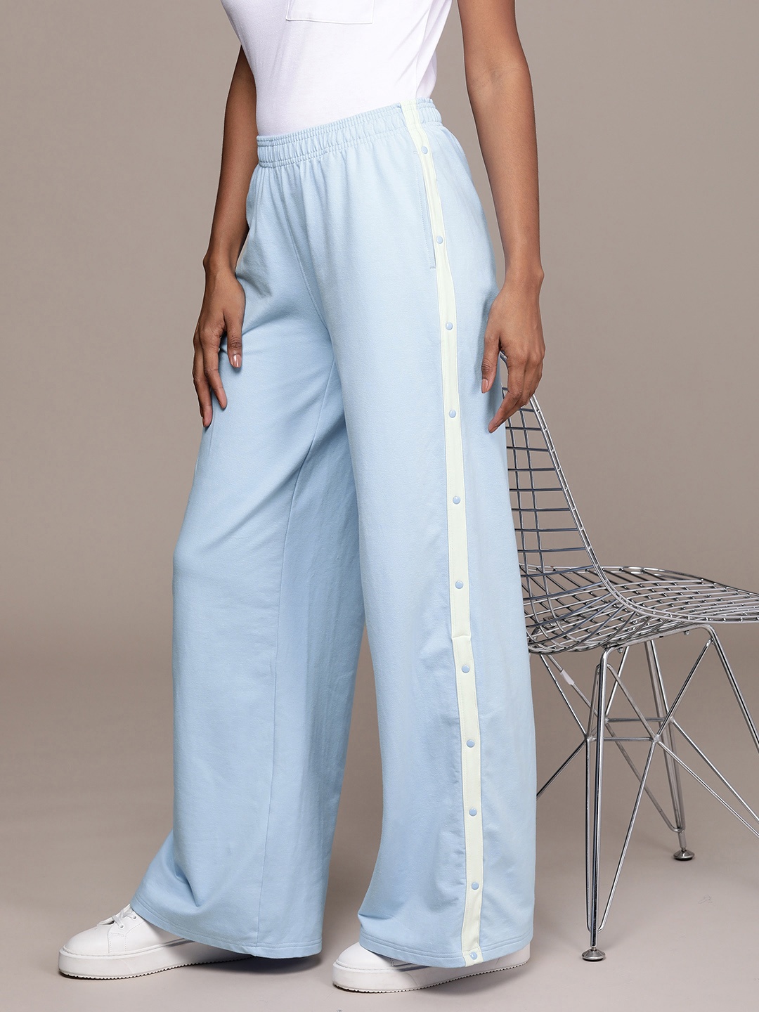

bebe Women Lounge Regular Track Pants, Blue