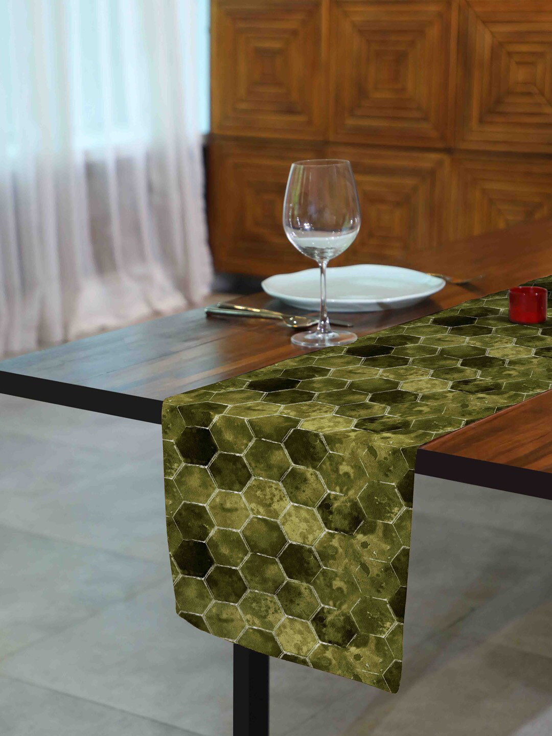 

SPACES 4 Pcs Geometric Printed Rectangular Table Placemats With Reversible 1 Table Runner, Green