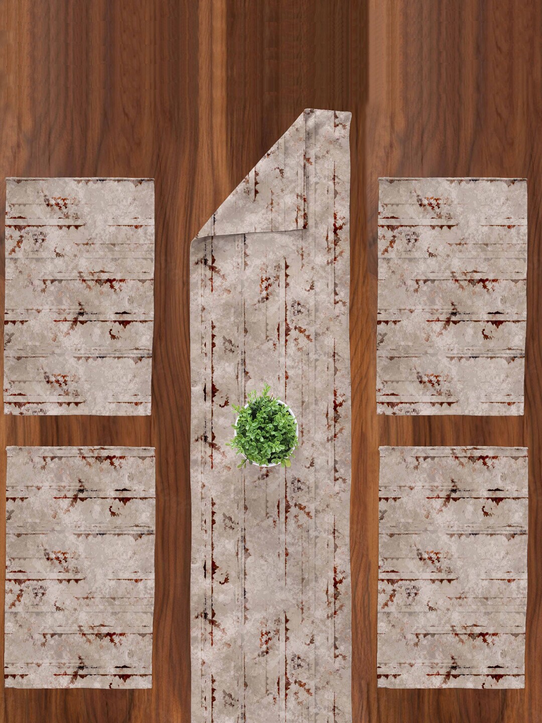 

SPACES 4 Pieces Matt Finish Table Placemats With 1 Table Runner, Rust