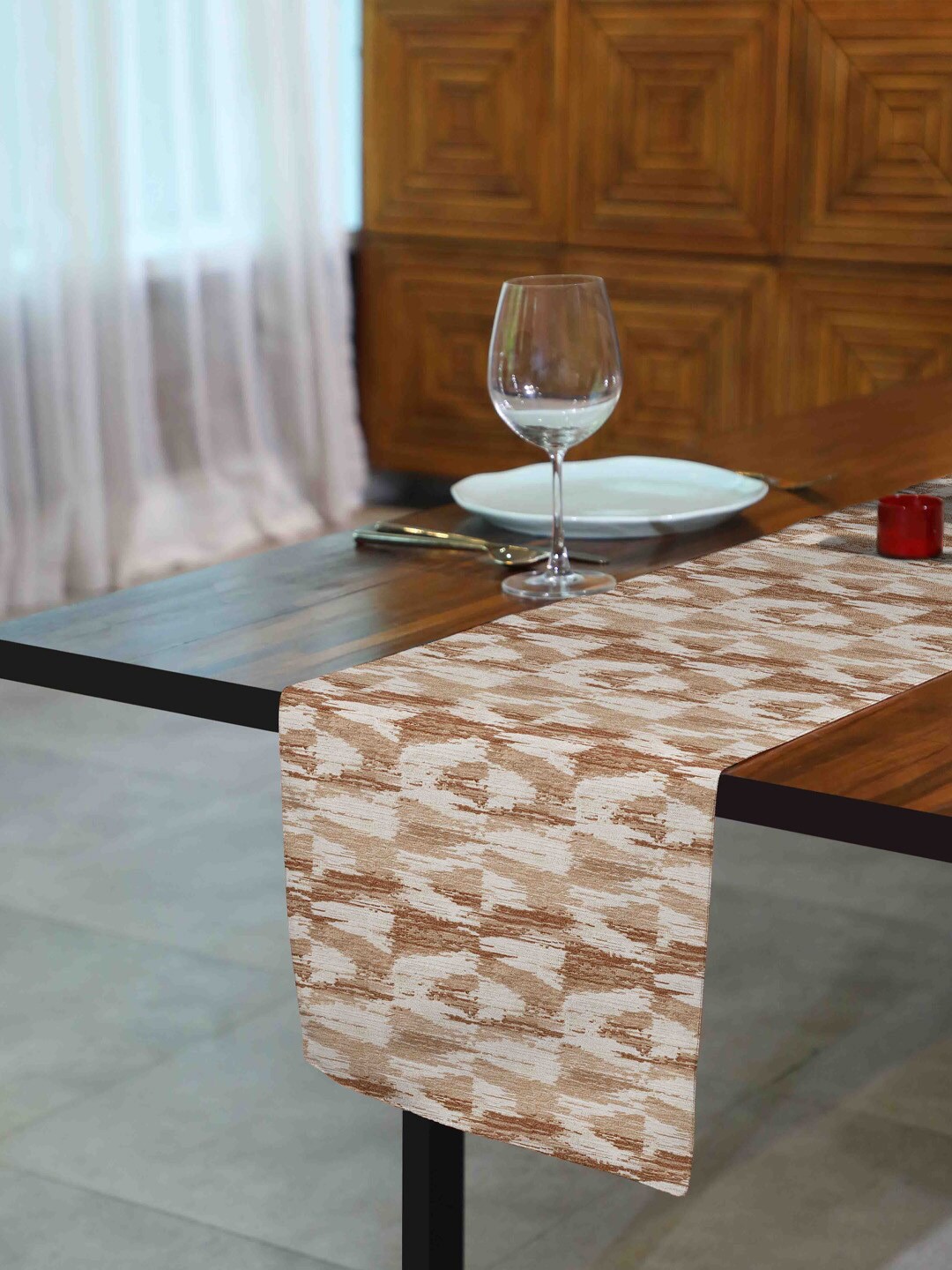 

SPACES Beige & Brown 4 Seater 1PC Reversible Table Runner with 4 PC Tablemats