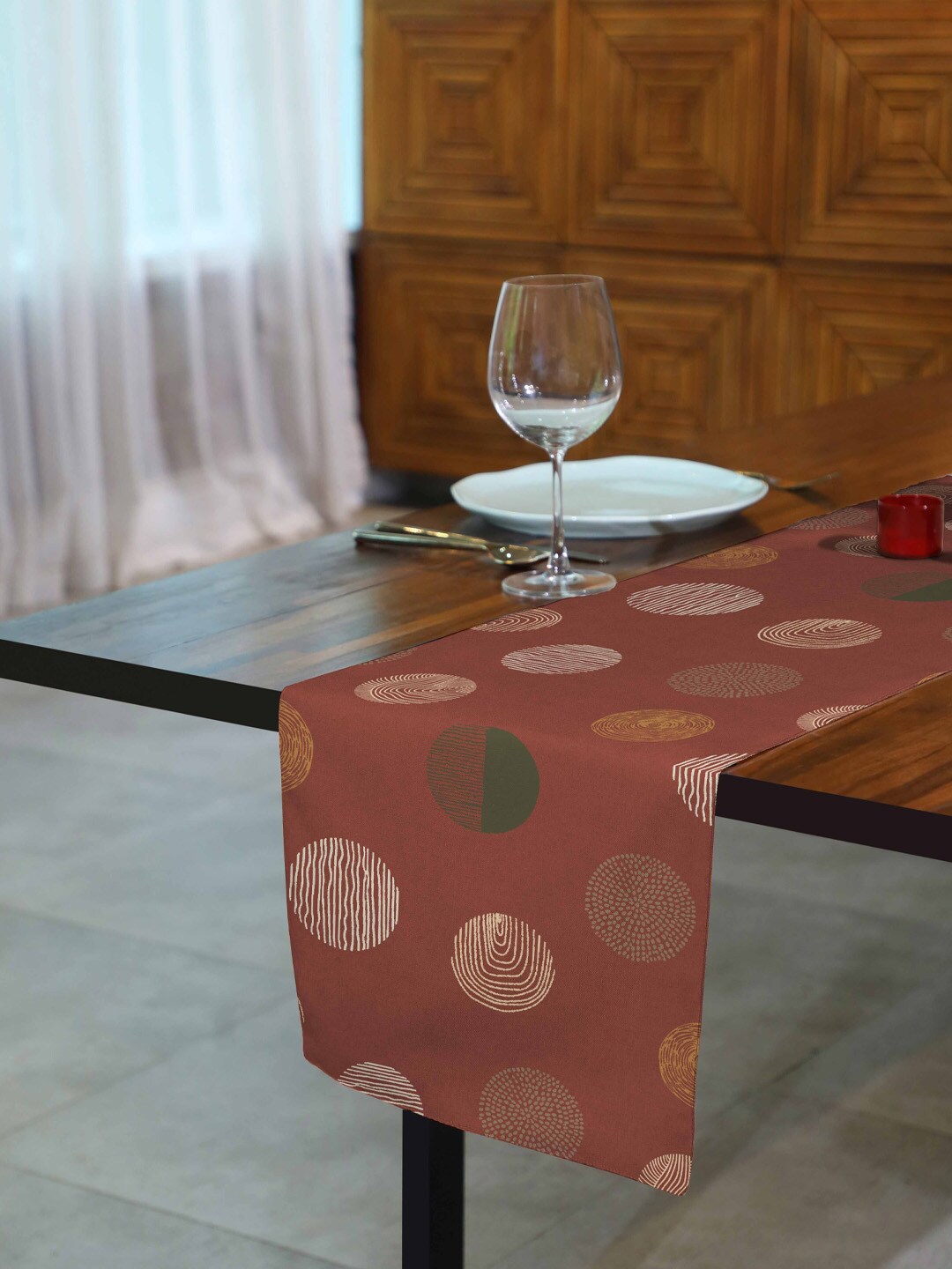 

SPACES 5 Pieces Tan Brown Summer Dots Printed Table Runner & Placemats