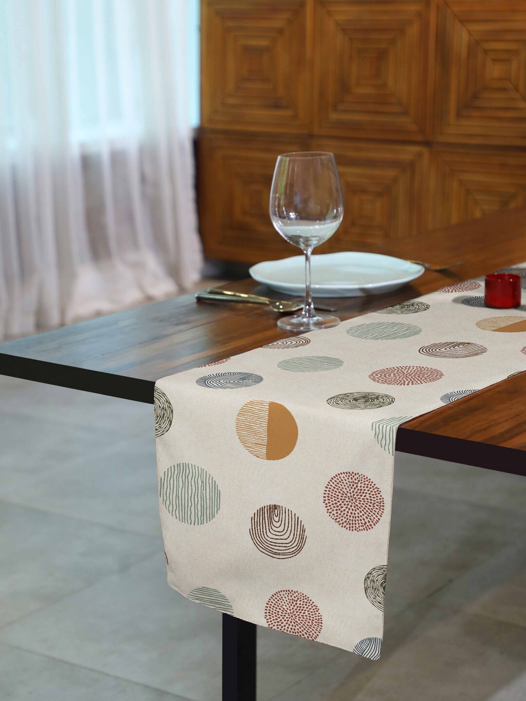 

SPACES 5 Pieces Beige Summer Dots Printed Table Runner & Placemats