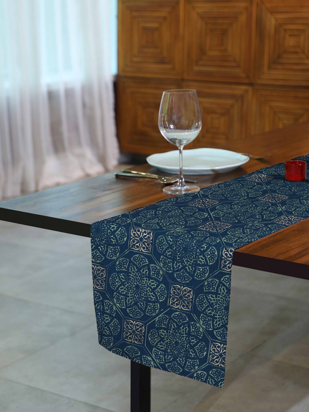 

SPACES Teal Blue & Green 5 Pieces Ethnic Motifs Reversible Table Runner & Table Placemats
