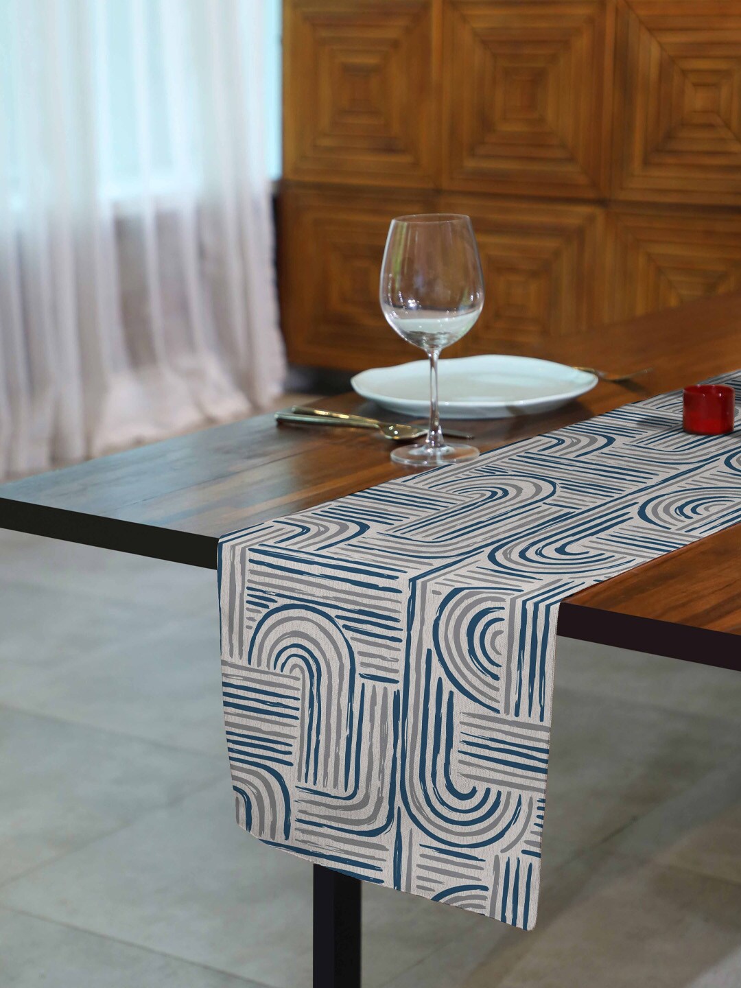 

SPACES Poetic Curves Blue Printed Matt Finish Table Runner & 4 Placemats