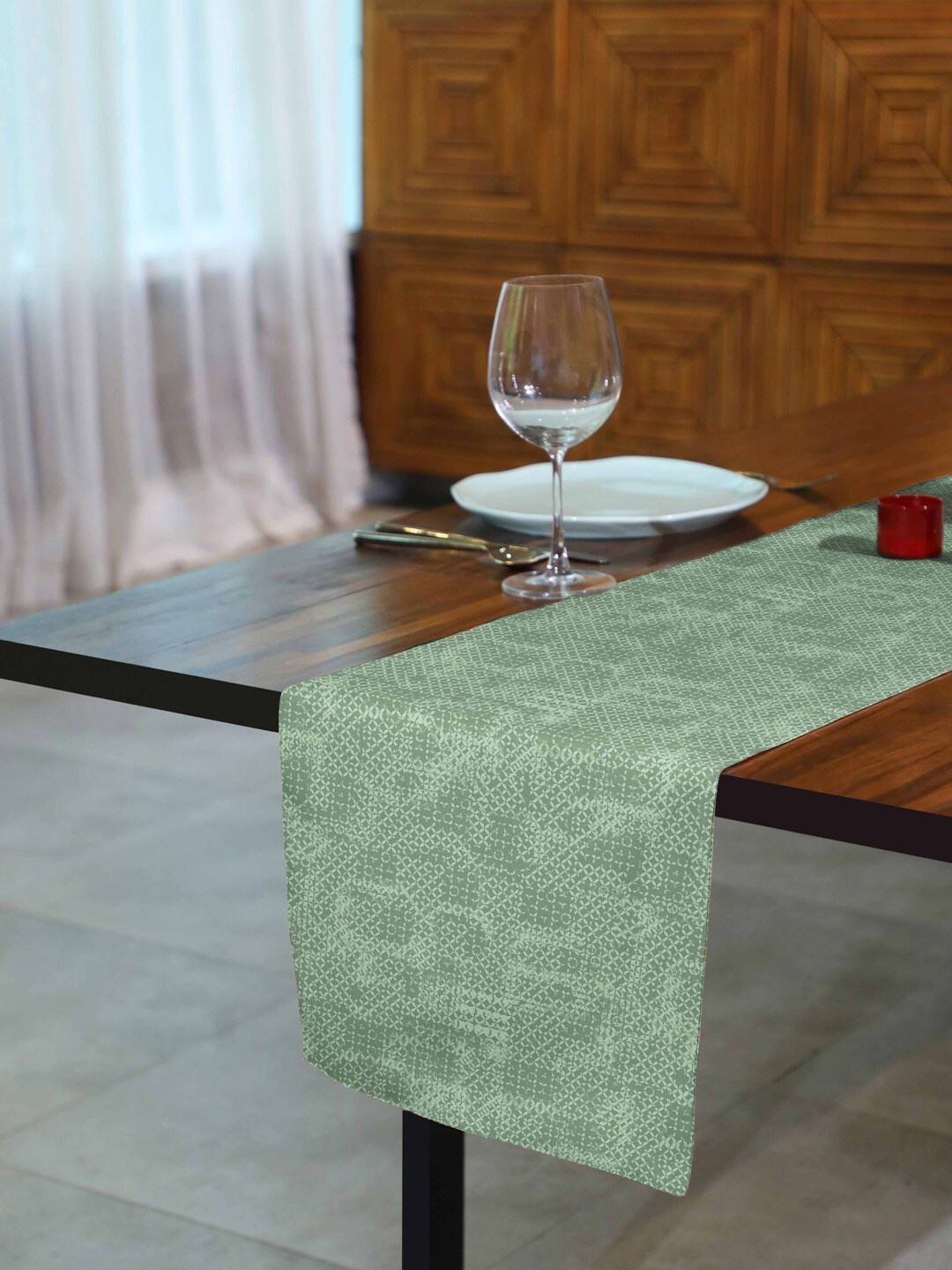 

SPACES 5 Pieces Green HeritageHues Printed Table Runner & Placemats