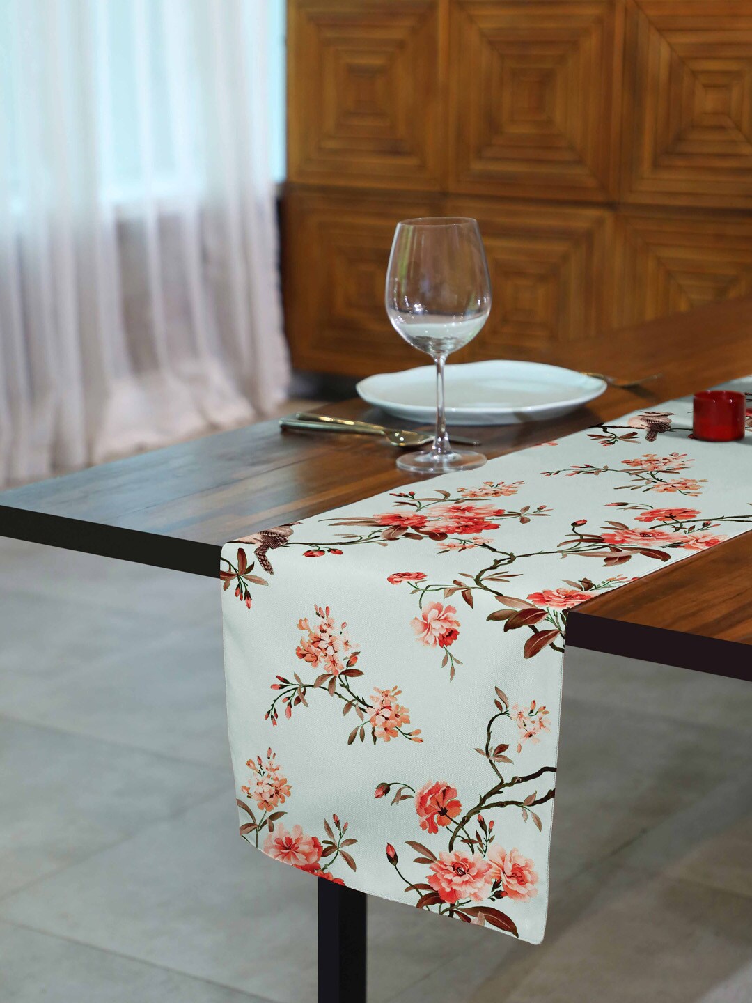 

SPACES 4 Pieces Printed Table Placemats & 1 Table Runner, Green
