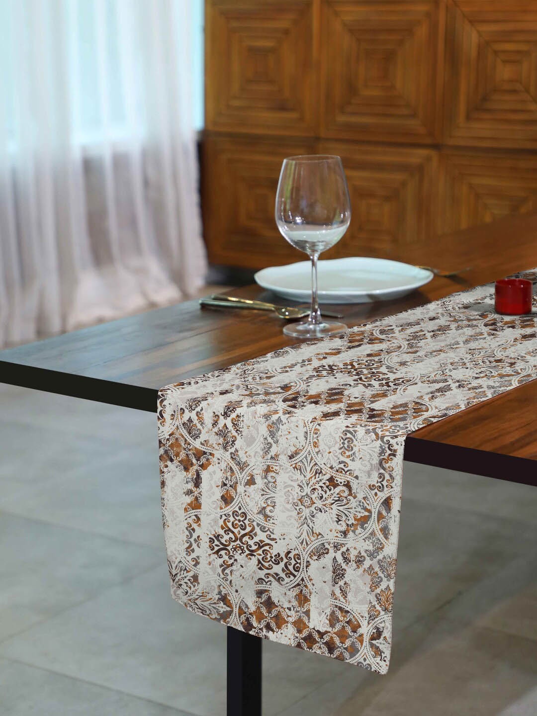 

SPACES 5 Pieces Grey & Rust Brown Damask Delight Printed Table Runner & Placemats