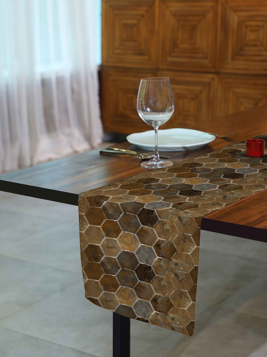 

SPACES 5 Pieces Brown Honeycomb Printed Table Runner & Placemats