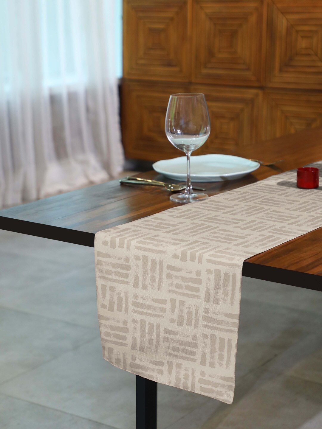 

SPACES 5 Pieces Beige Painterly Strokes Printed Table Runner & Placemats