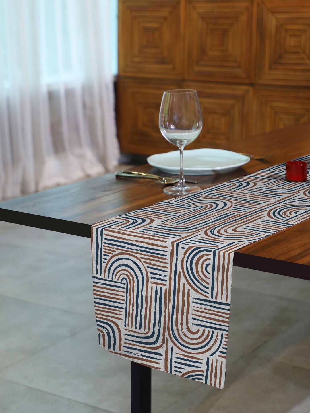 

SPACES Poetic Curves Blue Printed Matt Finish Table Runner & 4 Placemats