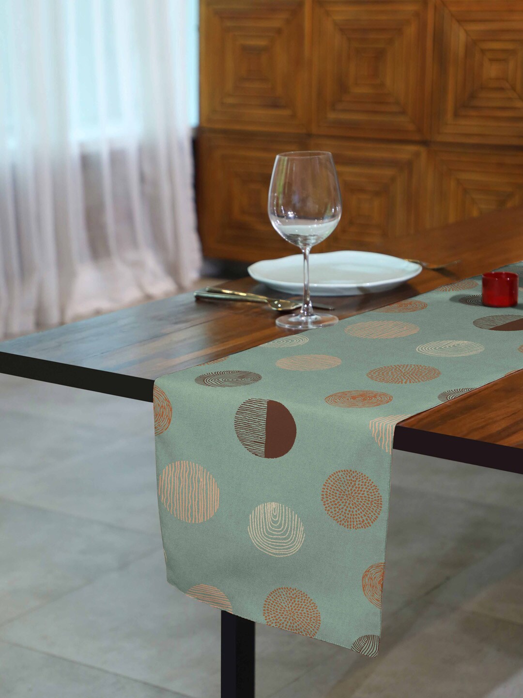 

SPACES Summer Dots Green Printed Matt Finish Table Runner & 4 Placemats