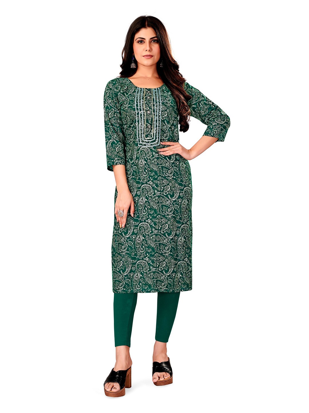 

APNISHA Paisley Printed Gotta Patti Kurta, Green