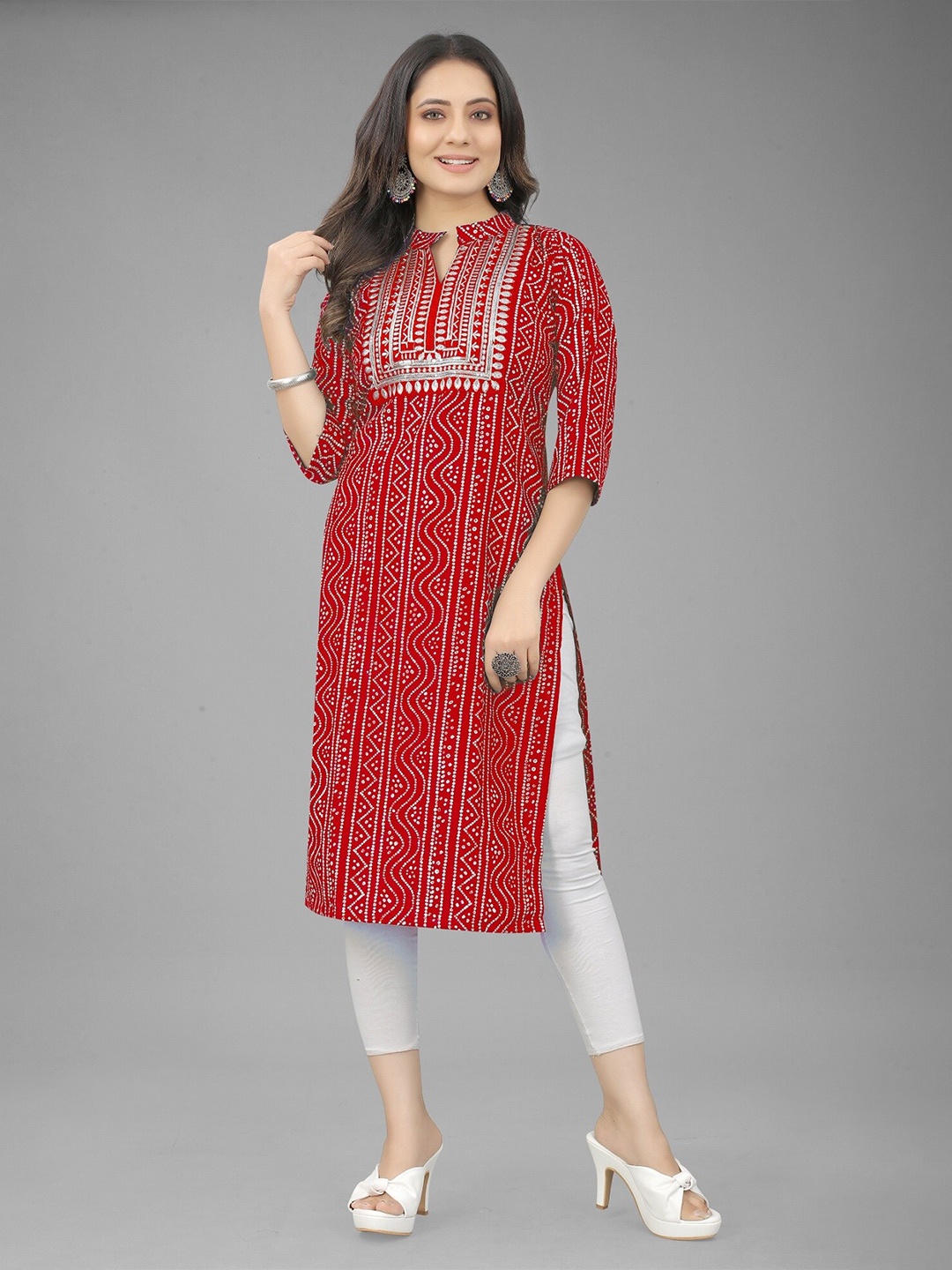 

APNISHA Bandhani Printed Mandarin Collar Thread Work Kurta, Red
