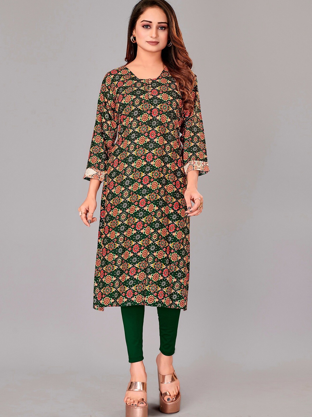 

APNISHA Ethnic Motifs Foil Printed Straight Kurta, Green