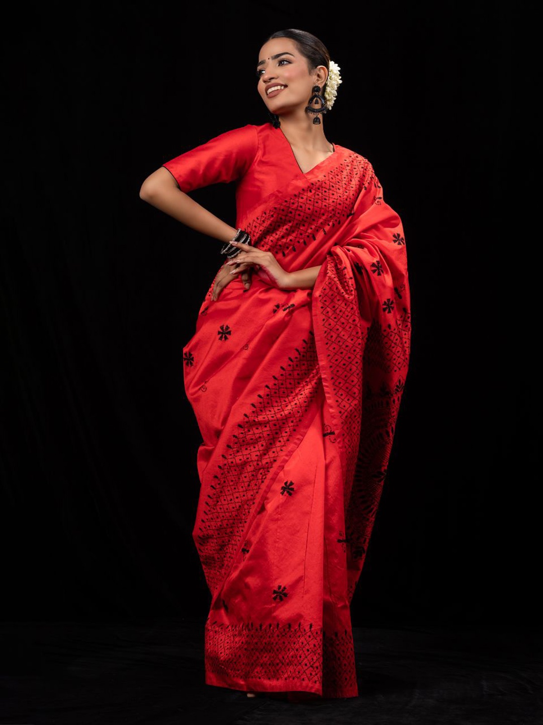 

Triyah Ethnic Motifs Embroidered Jamdani Saree, Red