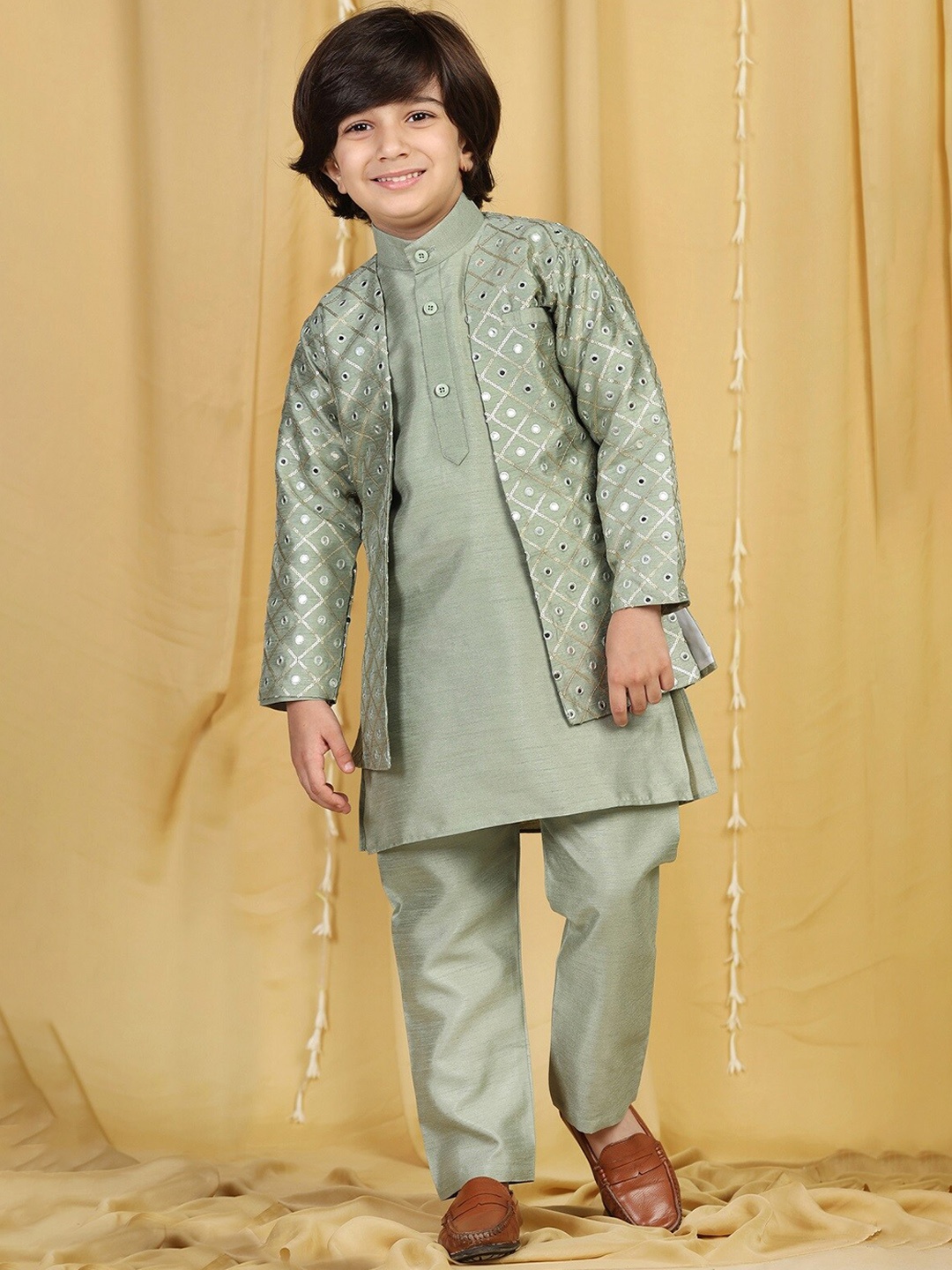 

Aj DEZInES Boys Band Collar Kurta with Pyjamas & Jacket, Olive