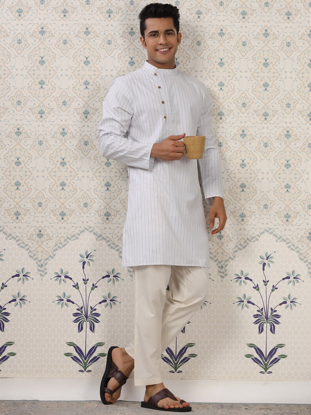 

Ode by House of Pataudi White & Grey Striped Kurta with Pyjamas