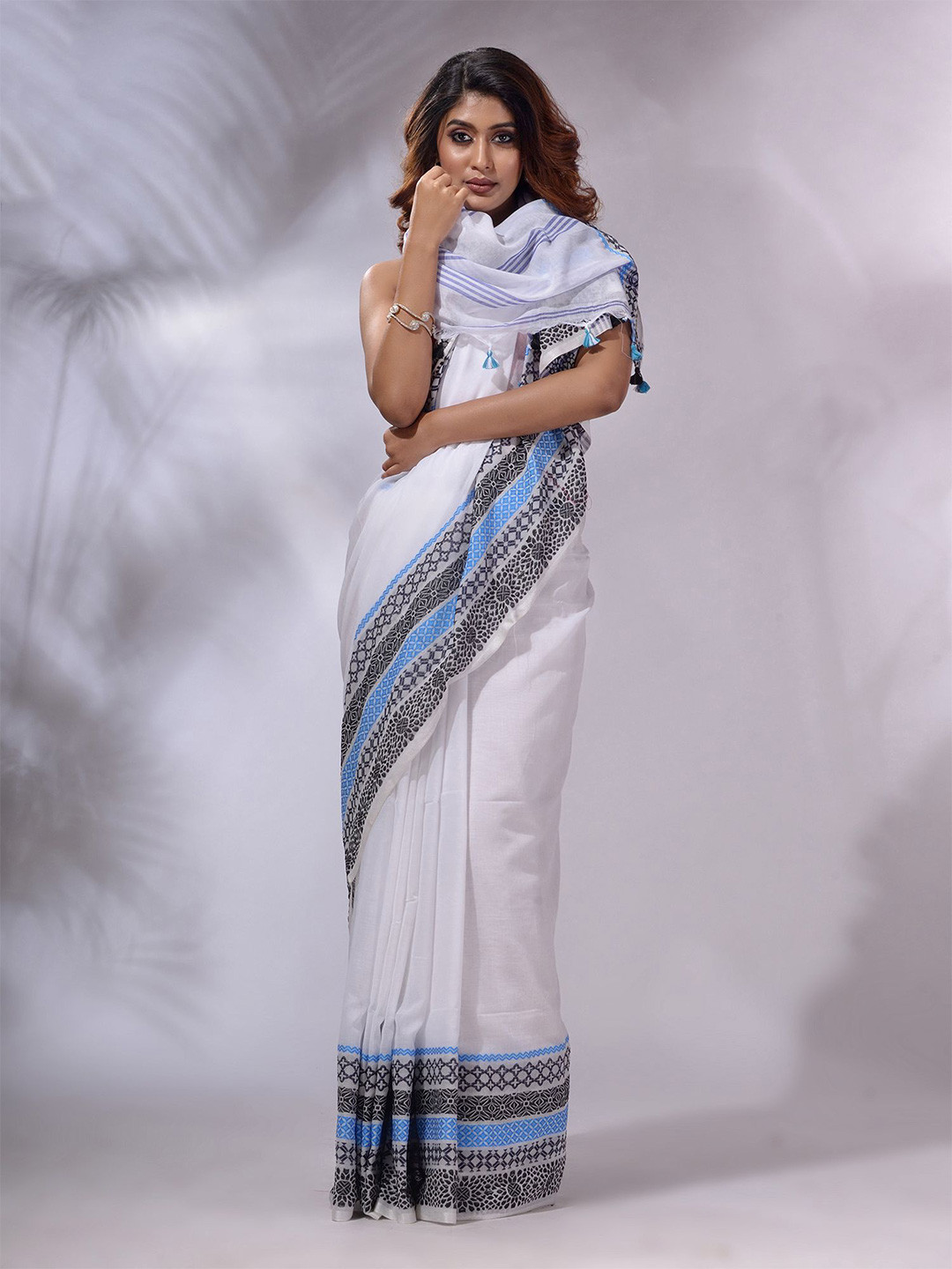 

Charukriti Embroidered Pure Cotton Handloom Saree, White