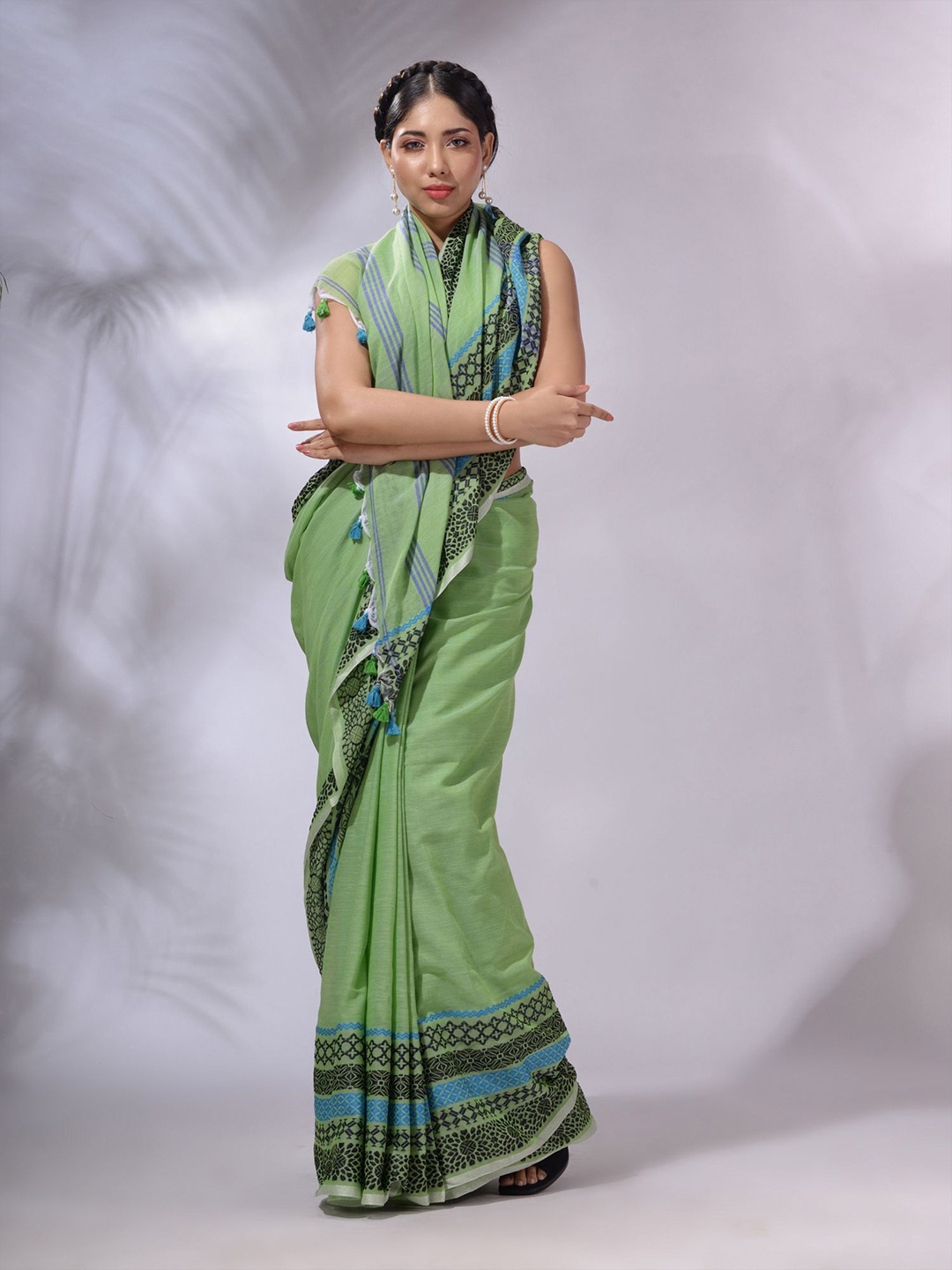

Charukriti Embroidered Pure Cotton Handloom Saree, Green