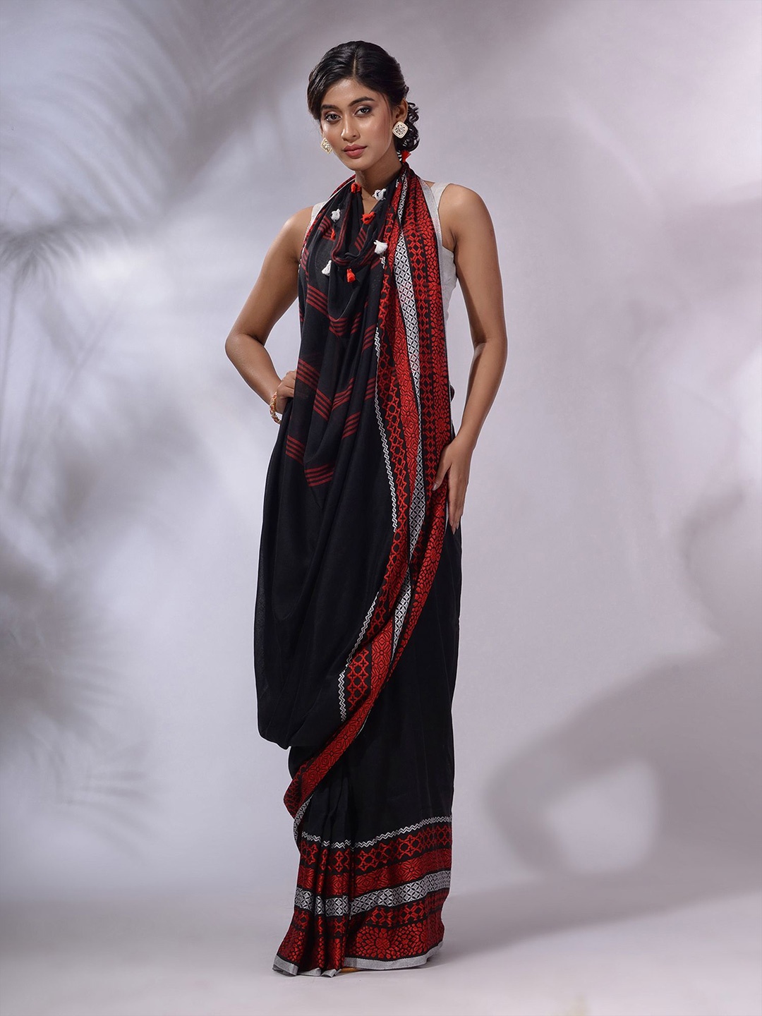 

Charukriti Embroidered Pure Cotton Handloom Saree, Black